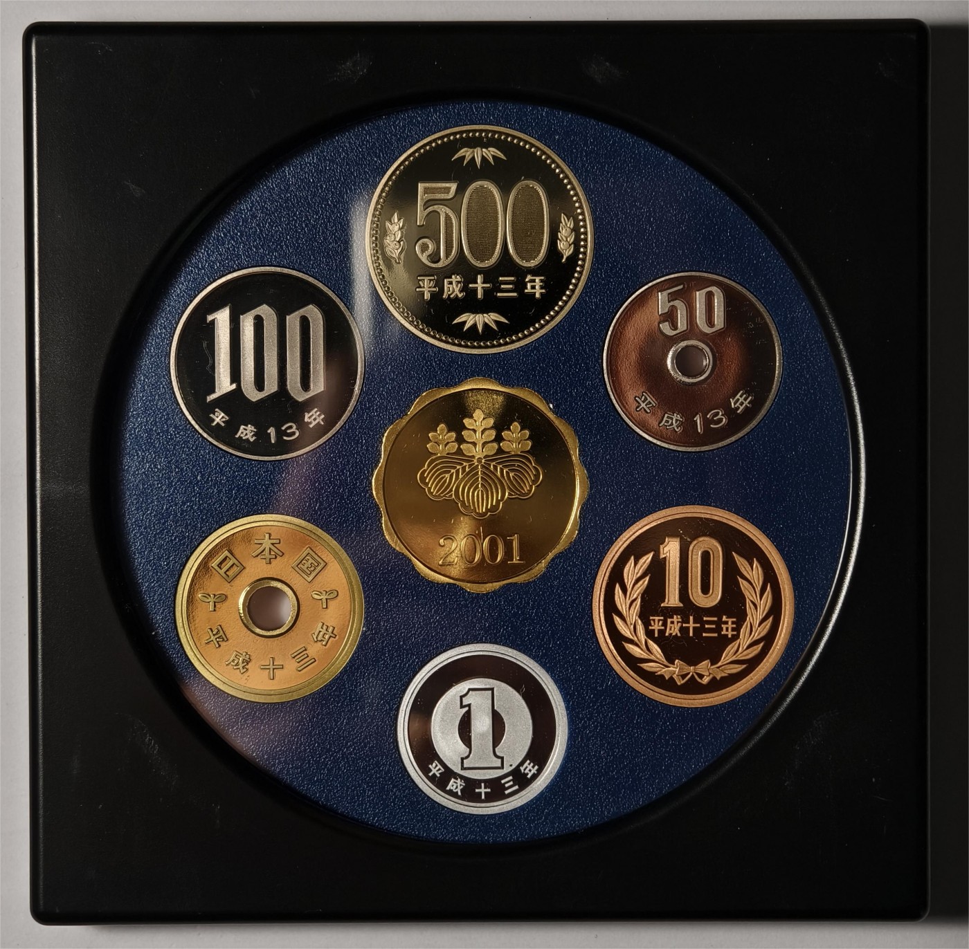 紫瑗钱币——第338期拍卖 日本 2001年 流通币 6枚套 带银章 小方盒 精制 原盒