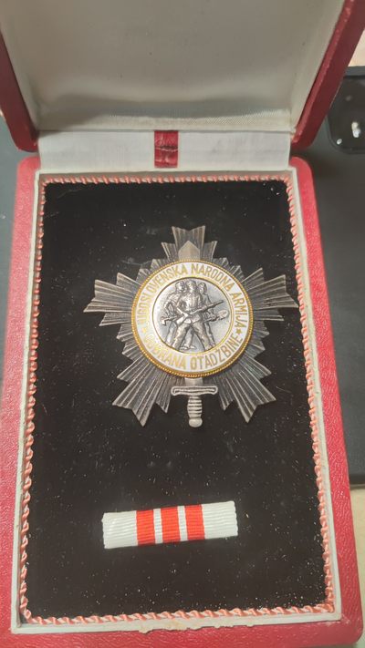 全场0元起拍，第20期，周日（4.14）晚8点开始， - 南斯拉夫三级人民军勋章，早期滚边礼盒，银质，带盒