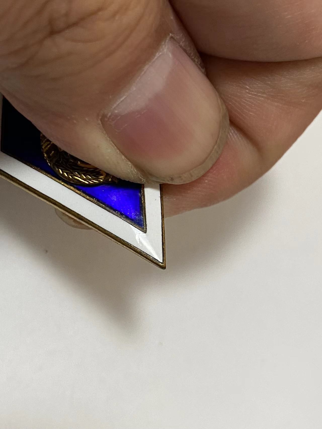苏联勋章奖章4月11日拍卖第九期4月14日晚上九点结束 苏联校徽铜质珐琅 原配盖子顶部有小蹭皮