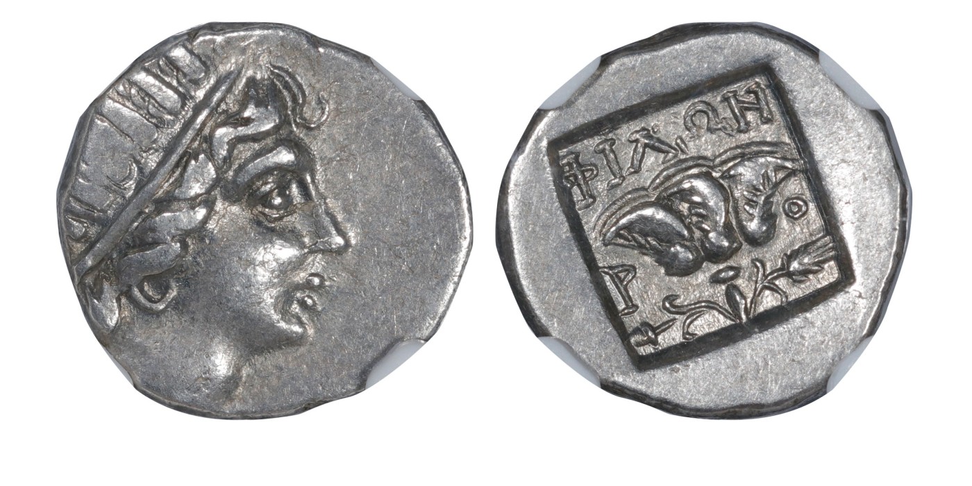 南京三省2024年春季拍卖会 公元前88-前84年古希腊卡里亚罗德岛太阳神赫利俄斯与玫瑰花德拉克马银币 NGC VF,评级编号：6327645-019