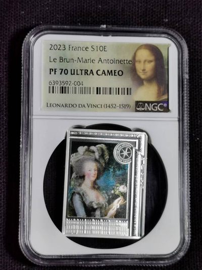 刘世昌艺术品销售中心～虎踞龙蟠*金杨在线联拍群第509期 - 法国2023年卢浮宫杰作～维杰.勒布朗《执玫瑰的玛丽.安托瓦内特》10欧元彩色矩形精制银币（NGC PF70UC 6393592-004）1枚，原盒证。