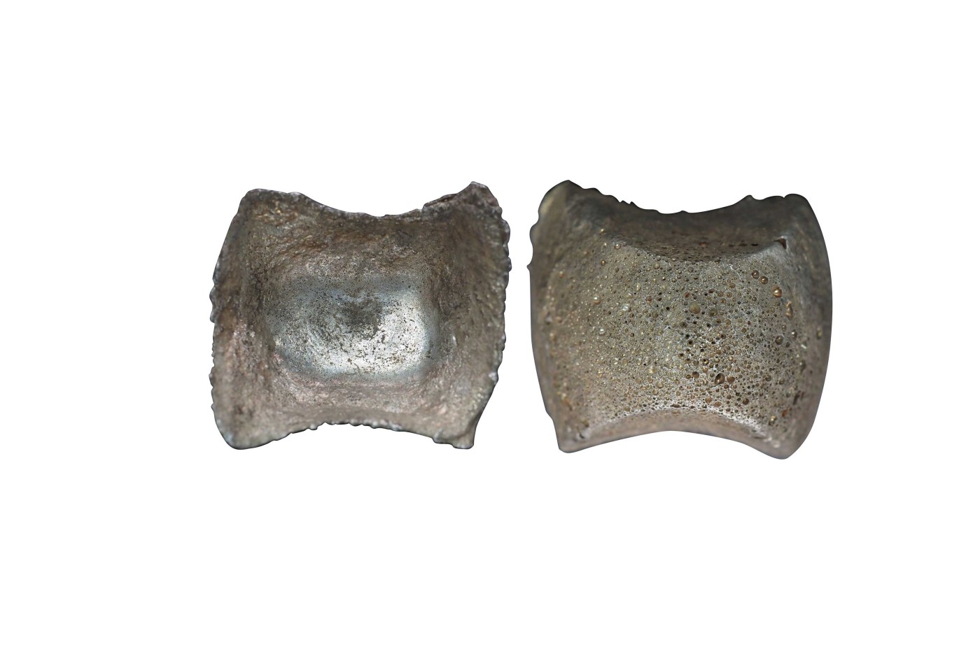 南京三省2024年春季拍卖会 清平安无事五两银锭 中乾评级 MS62+,评级编号：82045104