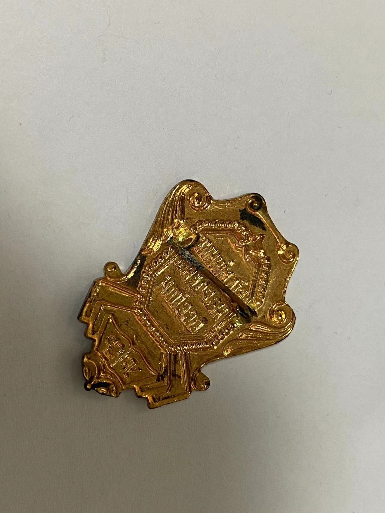 苏联勋章奖章4月11日拍卖第九期4月14日晚上九点结束 乌克兰优秀教师镀金很好颜色很亮