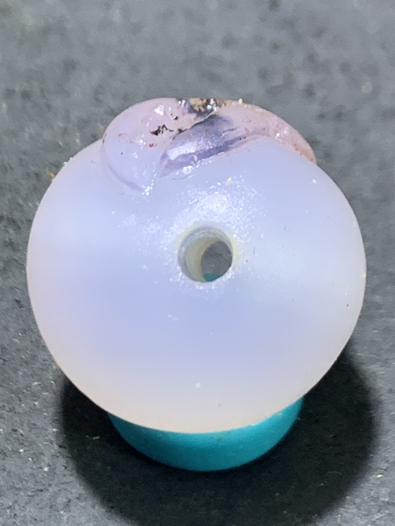 精美高玉化草花纹亚光海洋玉髓手工俏色巧雕独霸一方随形珠一个