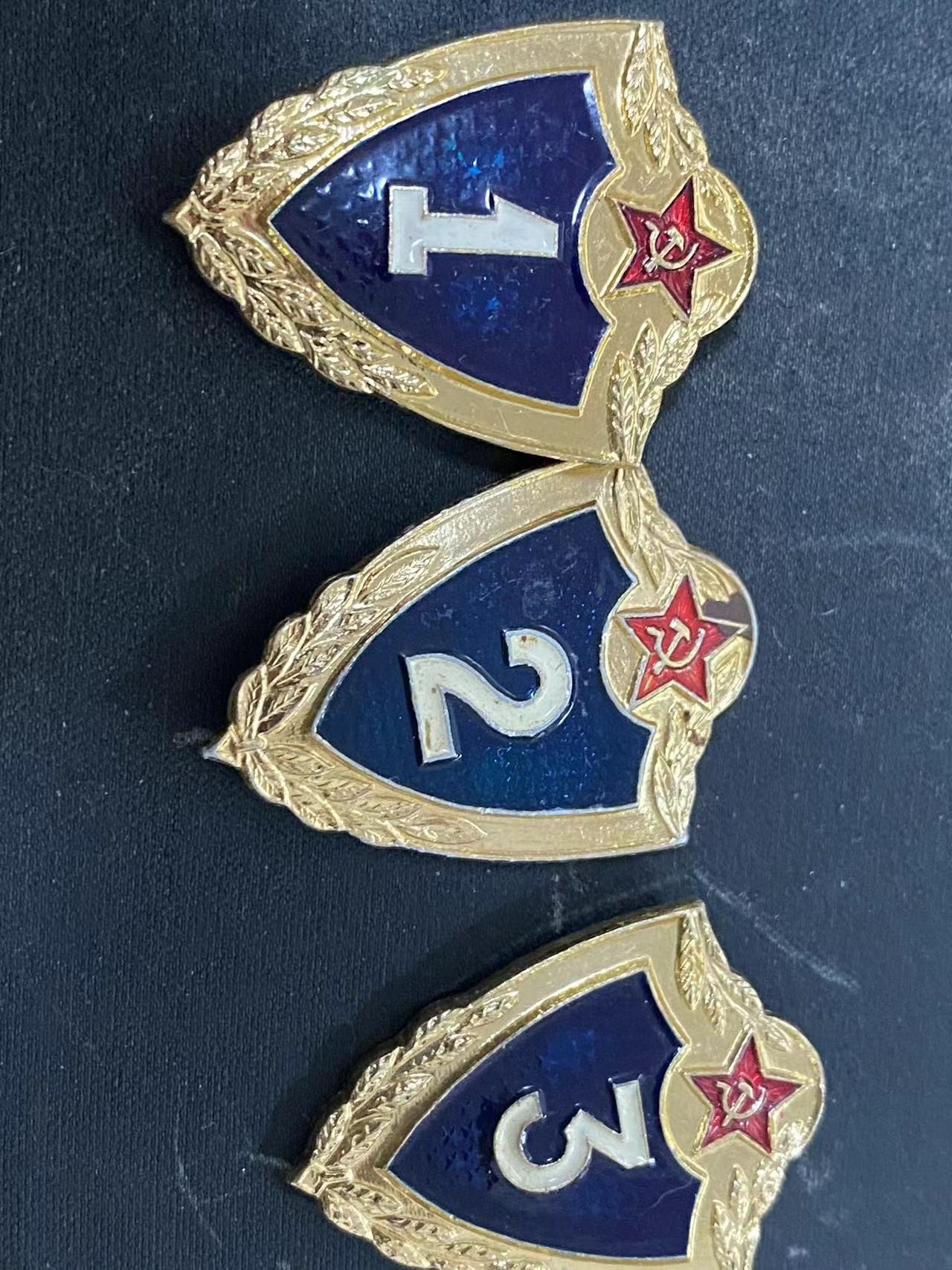 苏联勋章奖章4月11日拍卖第九期4月14日晚上九点结束 苏联等级徽章1,2,3级2级顶部有瑕疵