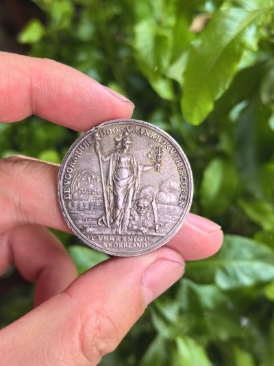 1747年荷兰银章，法国破坏屏障条约，34毫米，11.8克 - 1747年荷兰银章，法国破坏屏障条约，34毫米，11.8克