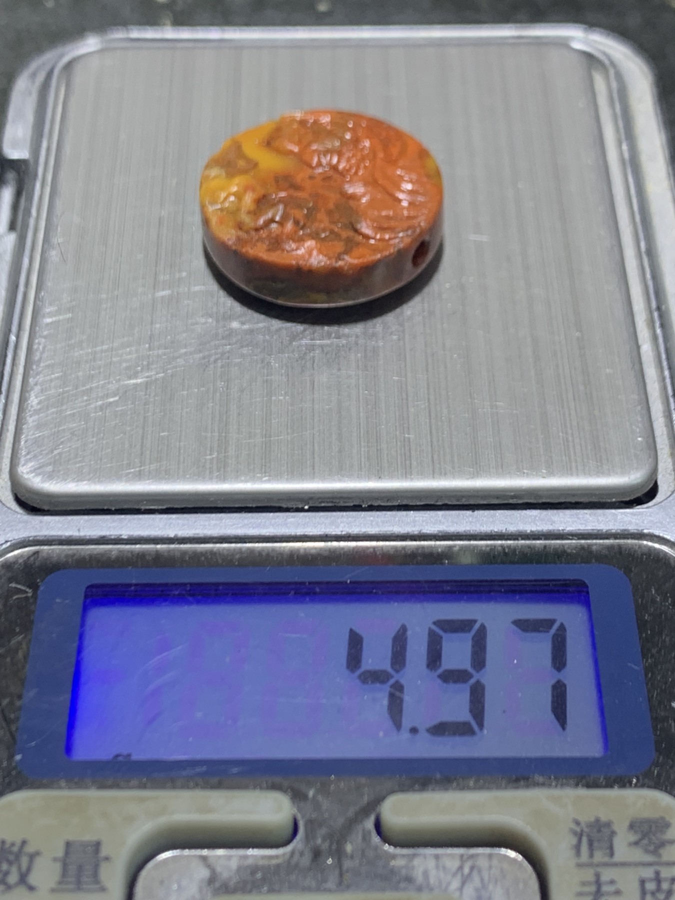 精美亚光草花纹战国红玛瑙手工俏色巧雕达摩祖师板珠一个！