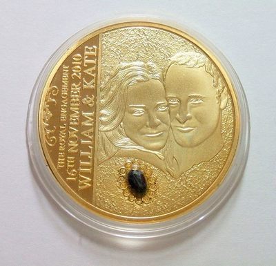 英国2010年 威廉王子与凯特订婚带宝石精制大镀金章 40MM - 英国2010年 威廉王子与凯特订婚带宝石精制大镀金章 40MM
