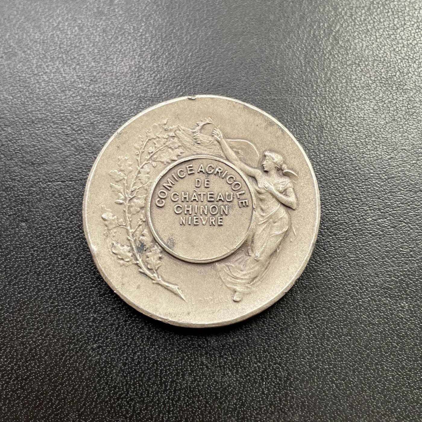 「木头集藏」章牌专场-第40期 Lagrange～法国播种者农业银奖章  直径：32.5 mm，15.8g  边铭：丰饶角 1 ARGENT
