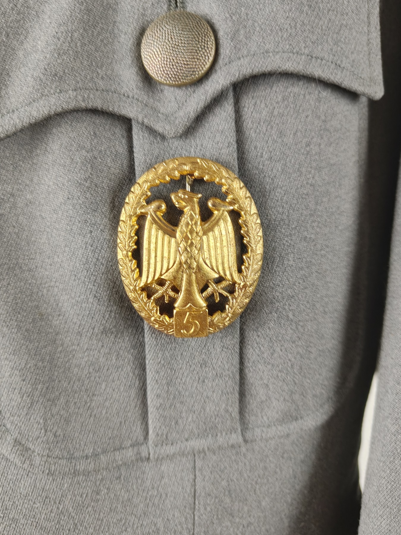 全场0元起拍 第148期 咸鱼国勋章拍卖专场 4月17日（周三）下午6：00开始 早期翻袖 西德宪兵士官常服上衣 胸围108 肩宽48 衣长72 袖长60