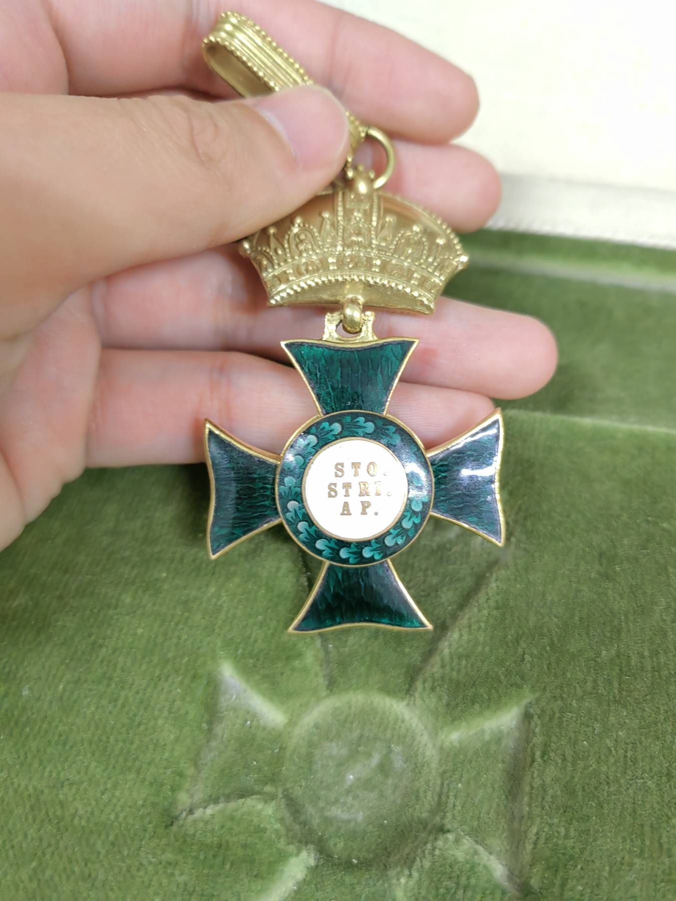 卡尔第四期小拍 奥地利帝国圣指挥官伊斯特万勋章一战后造，做工精美，非常少见，外网卖5000左右的东西