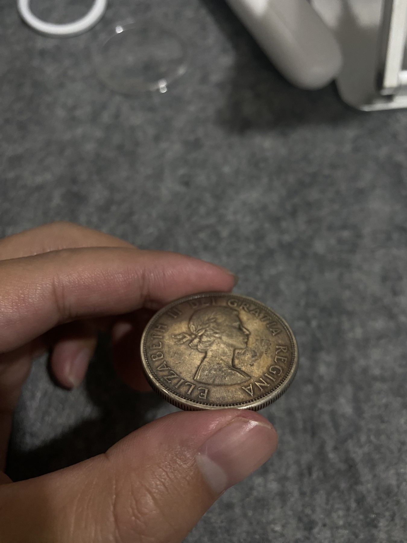 加拿大1961划船银币，伊丽莎白女王头像。正面人像有非常漂亮的黑色五彩包浆。