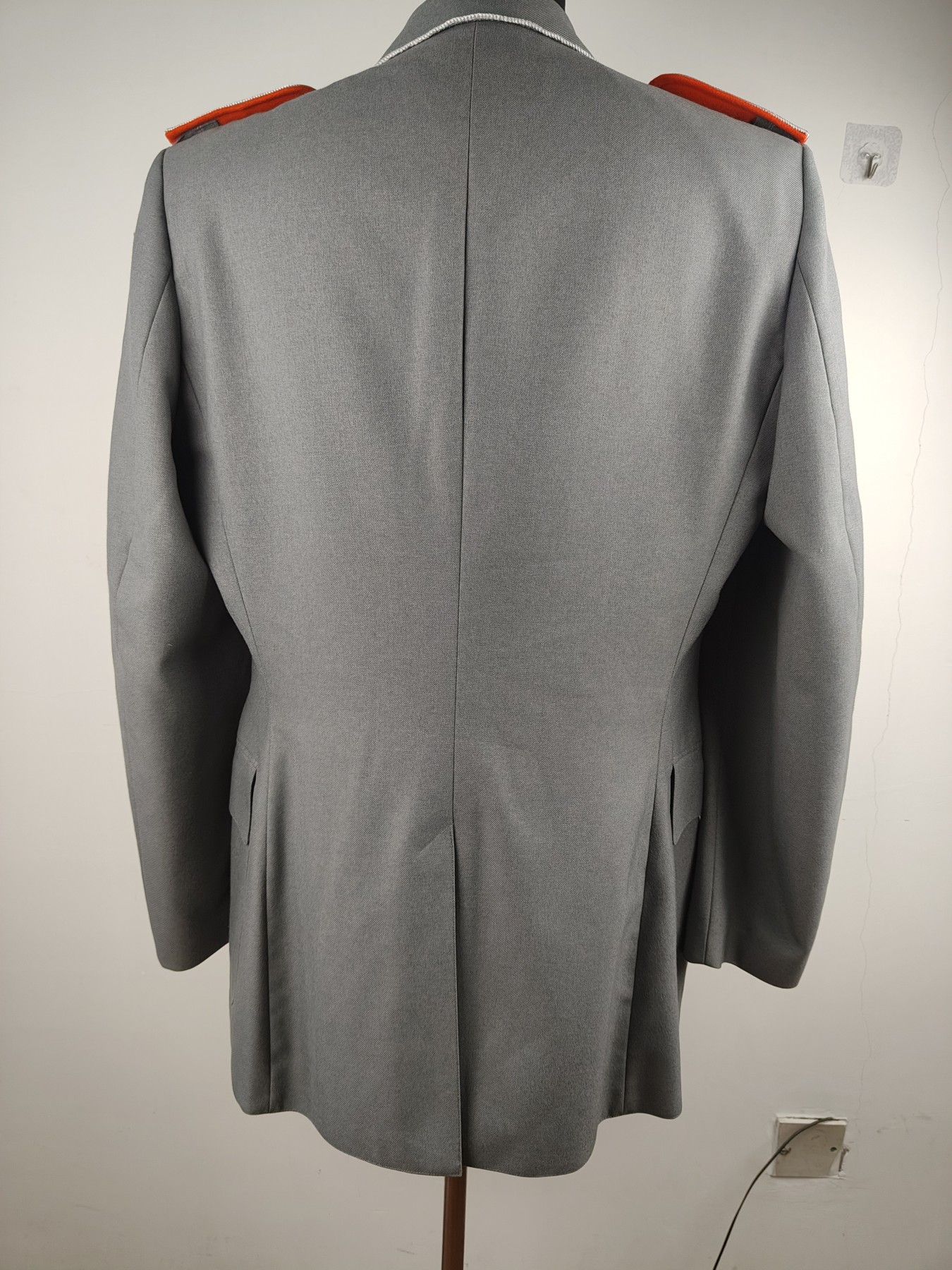 全场0元起拍 第148期 咸鱼国勋章拍卖专场 4月17日（周三）下午6：00开始 西德陆军宪兵尉官常服上衣 胸围 108 肩宽46 衣长84 袖长66