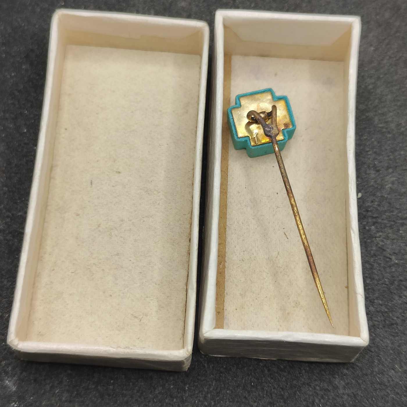 全场0元起拍 第148期 咸鱼国勋章拍卖专场 4月17日（周三）下午6：00开始 日本赤十字终身社员略授