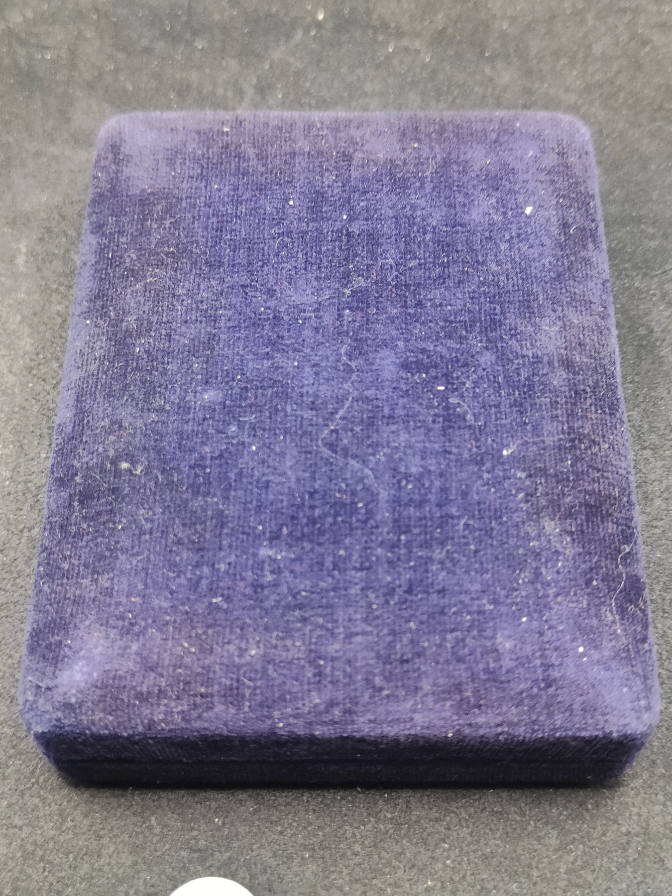 全场0元起拍 第148期 咸鱼国勋章拍卖专场 4月17日（周三）下午6：00开始 朝总联版烫金国徽盒三级国旗勋章带盒略