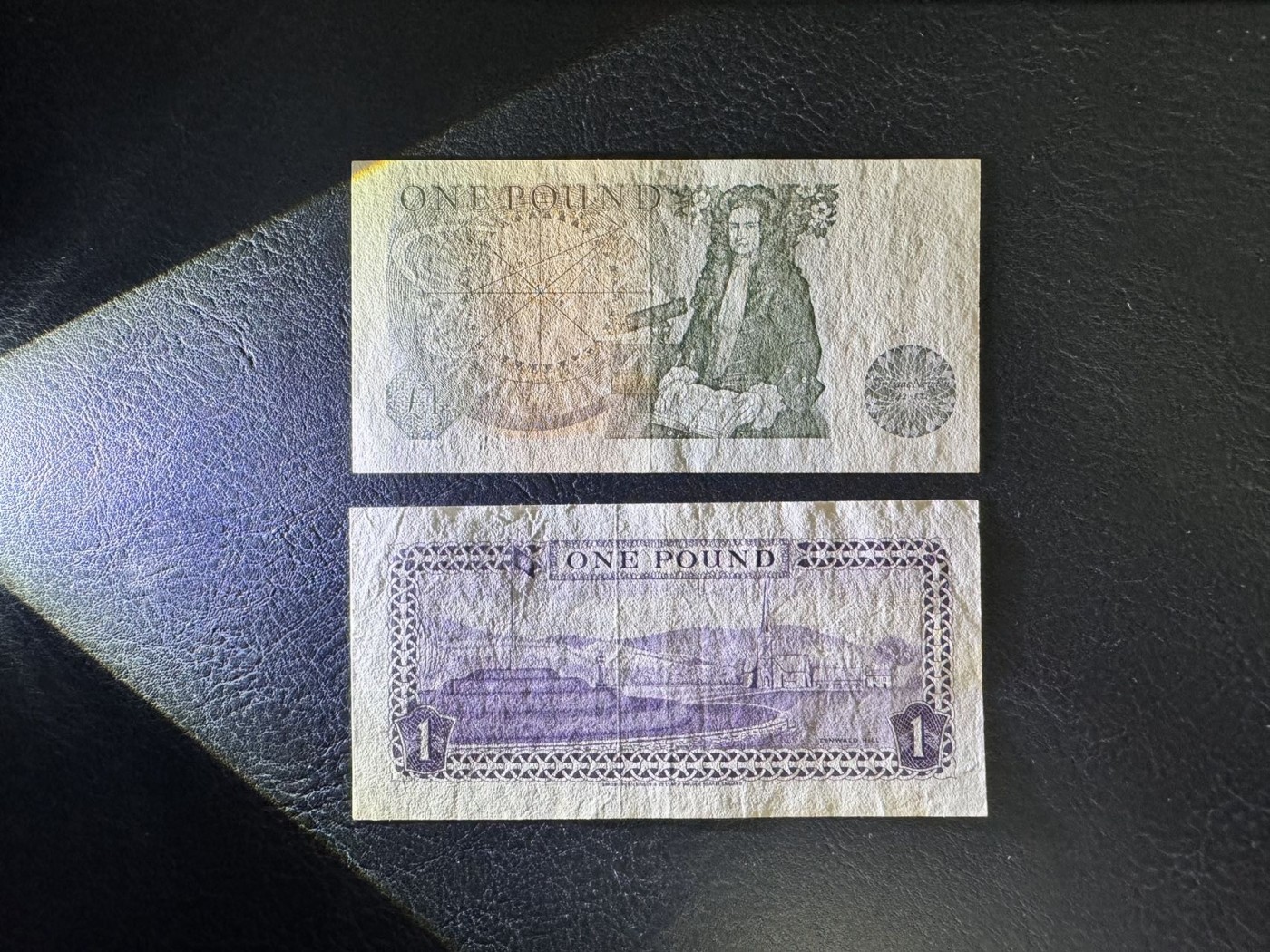 收藏联盟Quantum Auction 第338期拍卖  英国1978-82年1镑和马恩岛1979年1镑 品相分别为UNC和XF 