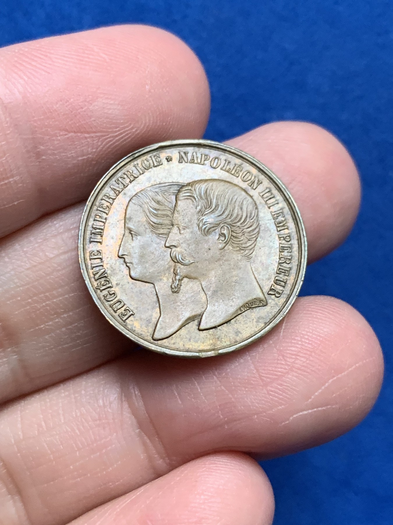 《竞宝斋》第258场-周日，周一 2场连拍 (全场包邮) 1858法国拿三夫妻纪念铜章 双面人像少见 23.2mm 4.1克