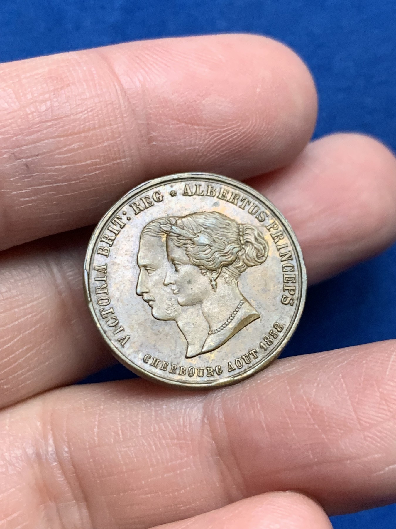 《竞宝斋》第258场-周日，周一 2场连拍 (全场包邮) 1858法国拿三夫妻纪念铜章 双面人像少见 23.2mm 4.1克