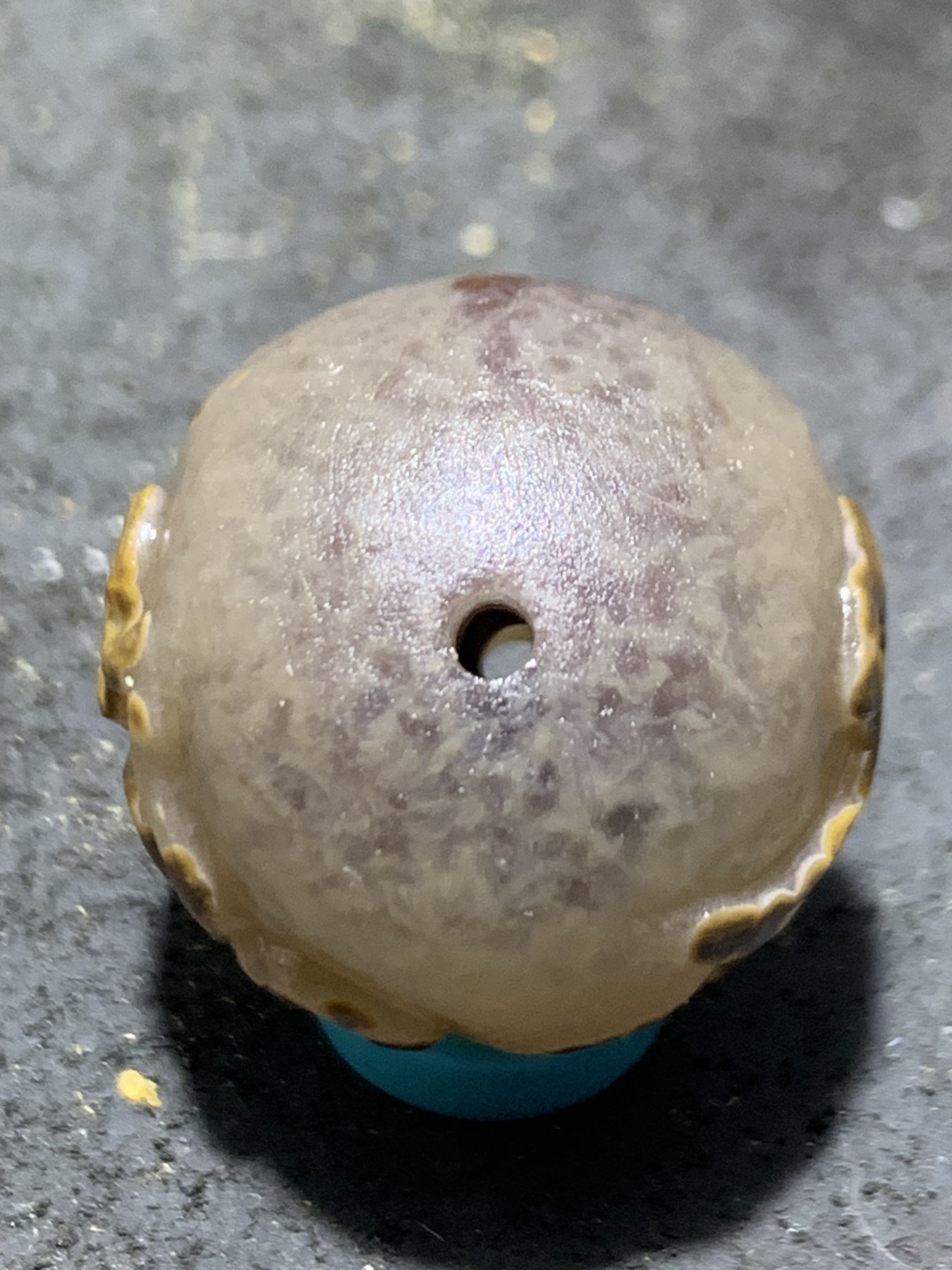 精美冰飘亚光糖心料战国红玛瑙手工俏色巧雕灵芝珠一个，