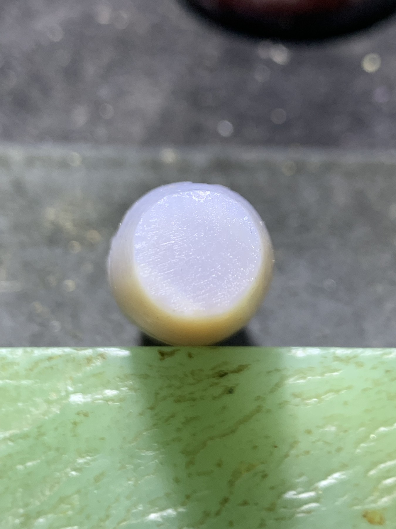 精美亚光巴西玛瑙手工俏色巧雕鲤鱼出水吊坠（把件）一个！