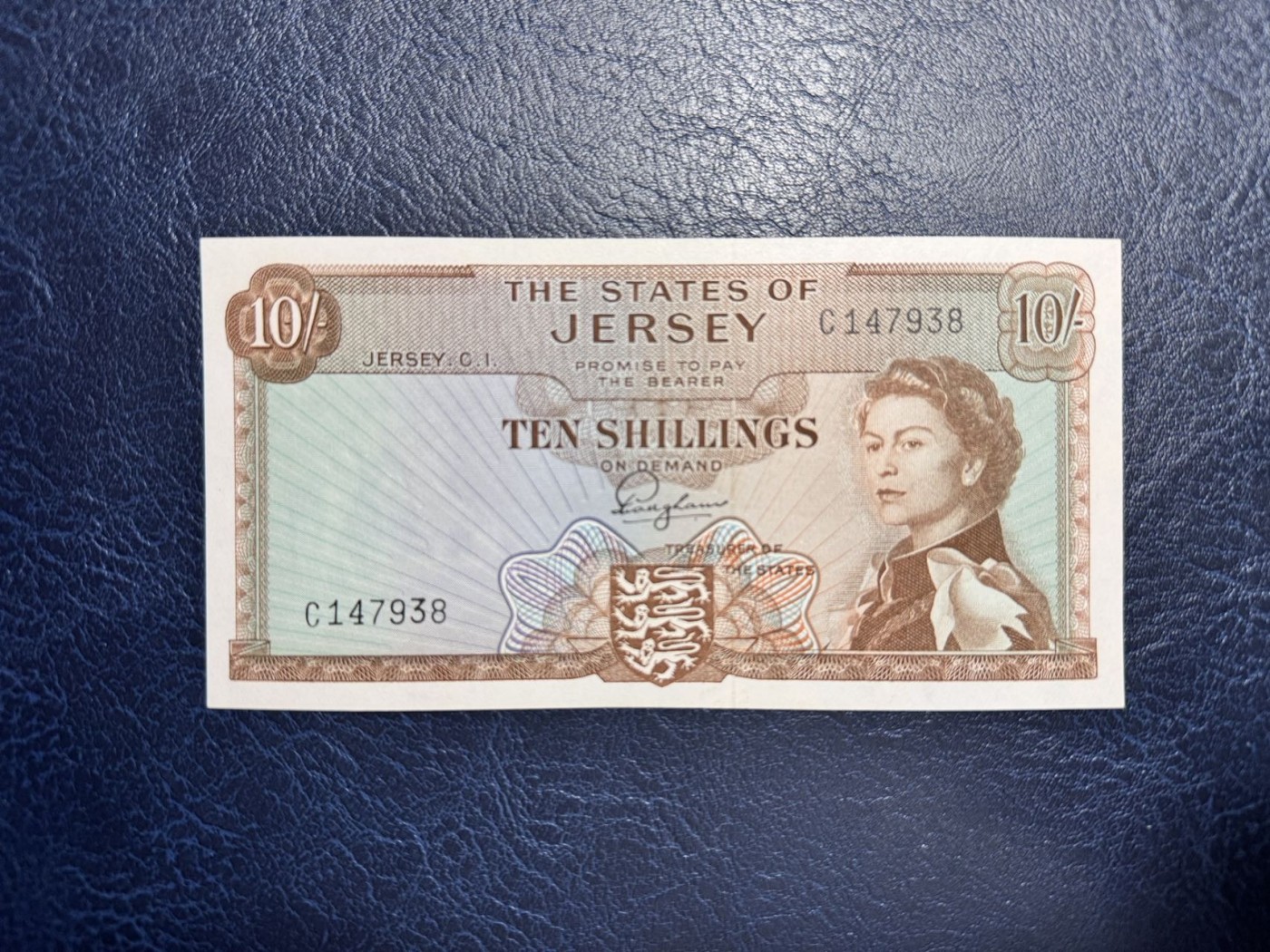 收藏联盟Quantum Auction 第338期拍卖  泽西岛1963年10先令 品相UNC-  潮斑 戎装女王