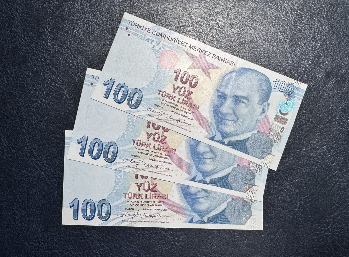 收藏联盟Quantum Auction 第338期拍卖  土耳其2009年版100里拉三连号 品相全新UNC 号码无47