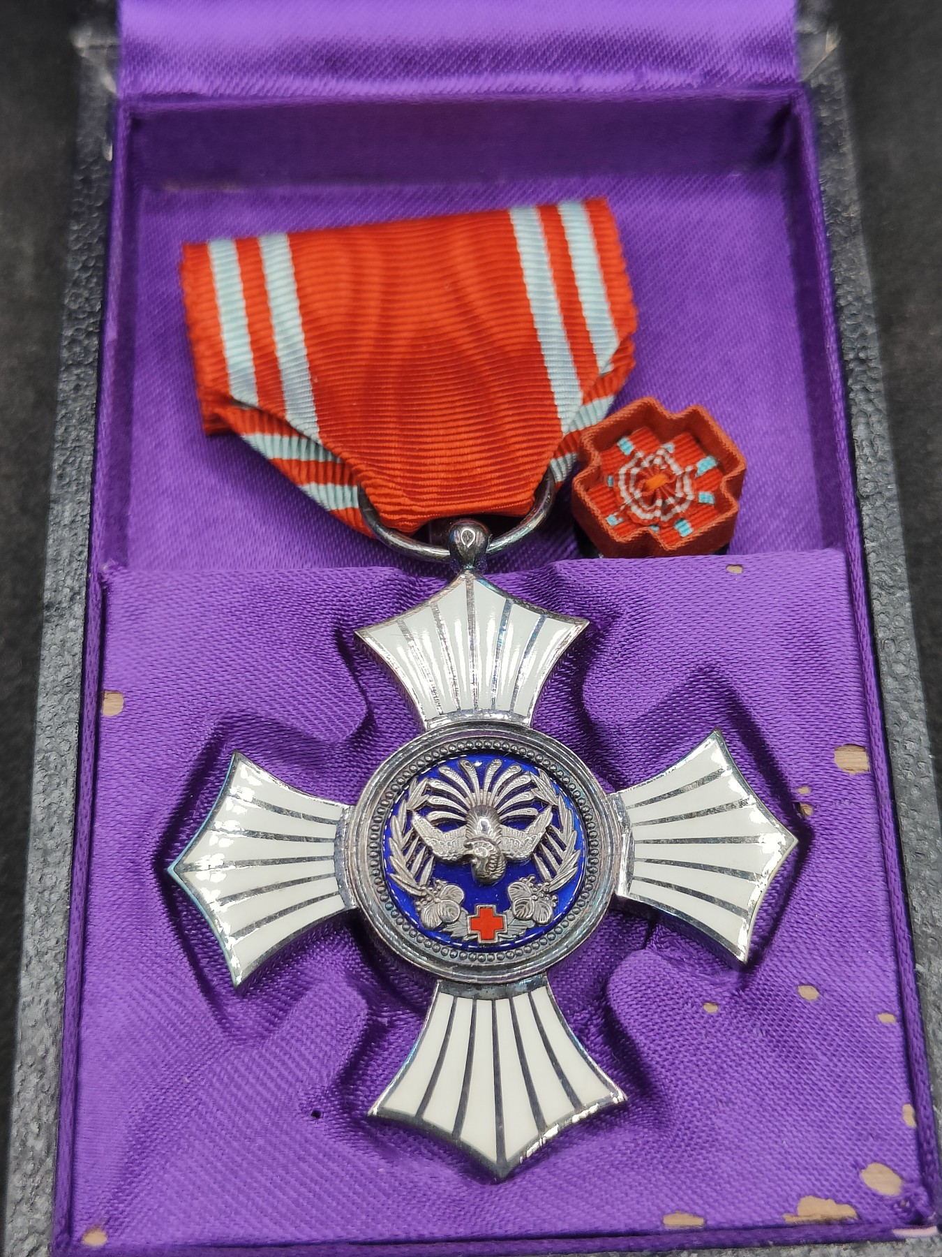 全场0元起拍 第148期 咸鱼国勋章拍卖专场 4月17日（周三）下午6：00开始 早期纸皮盒 赤十字有功章银制带盒略