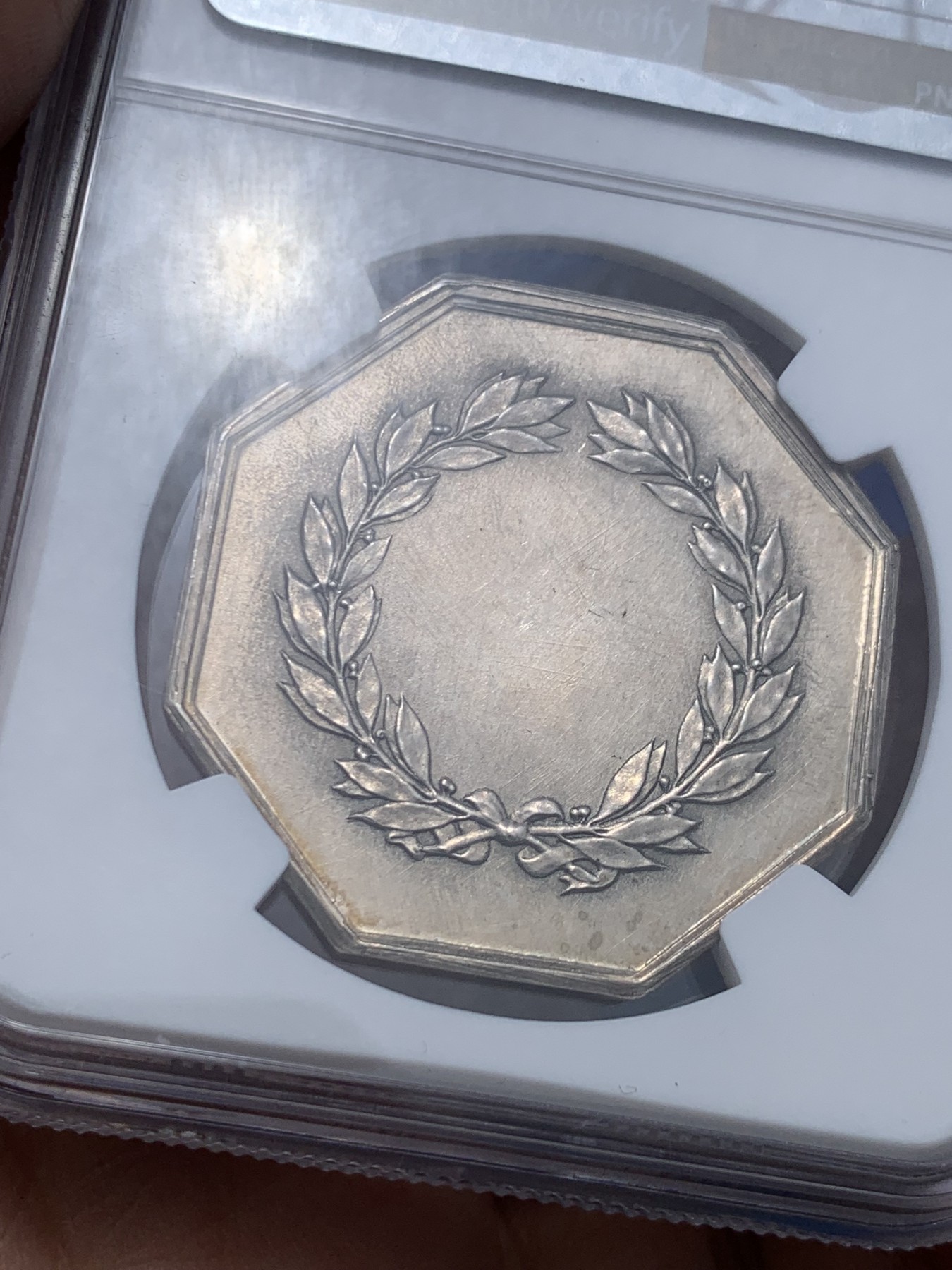 《竞宝斋》第258场-周日，周一 2场连拍 (全场包邮) NGC MS63 法国凤凰保险公司八角银质代币