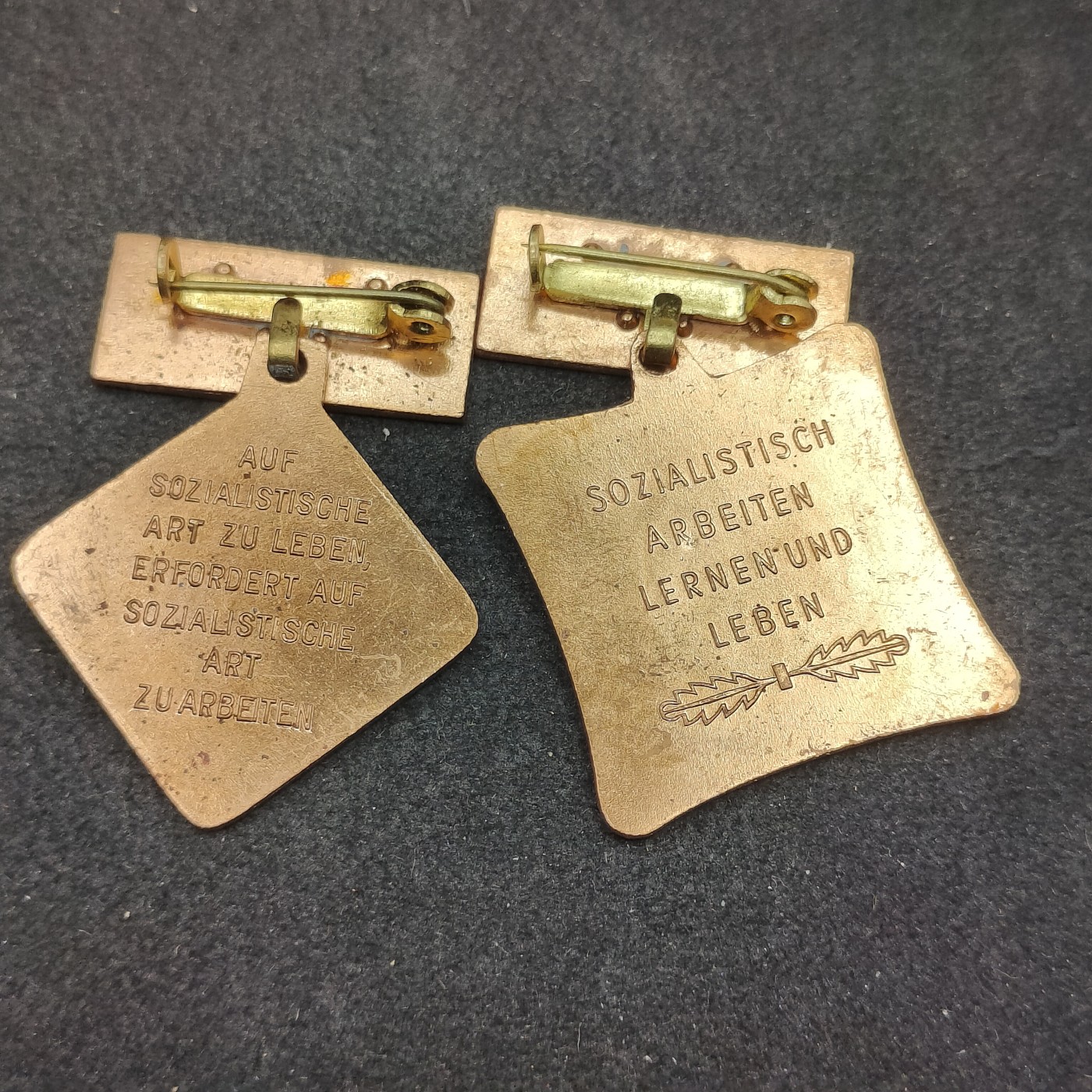 全场0元起拍 第148期 咸鱼国勋章拍卖专场 4月17日（周三）下午6：00开始 东德劳动奖章两个