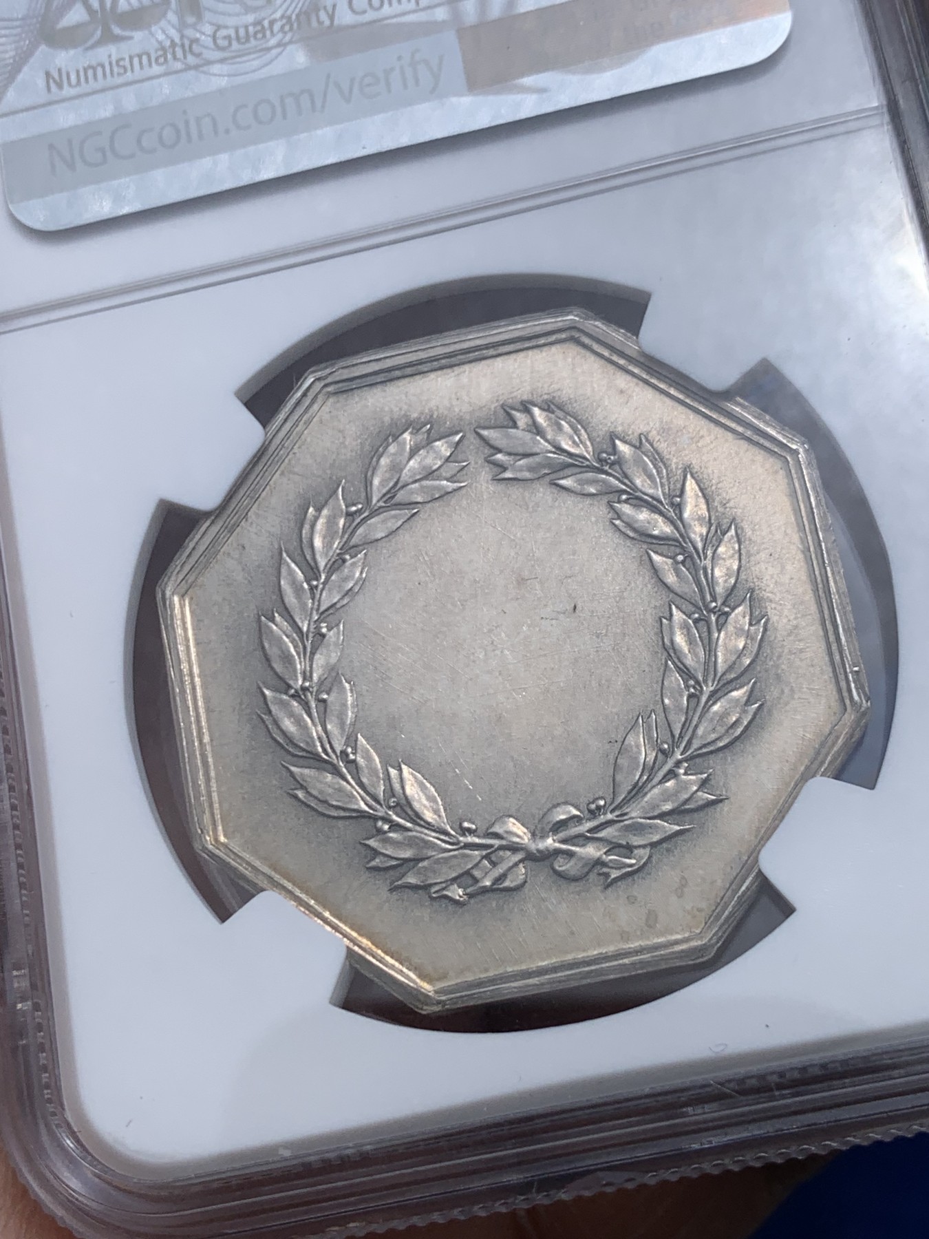 《竞宝斋》第258场-周日，周一 2场连拍 (全场包邮) NGC MS63 法国凤凰保险公司八角银质代币