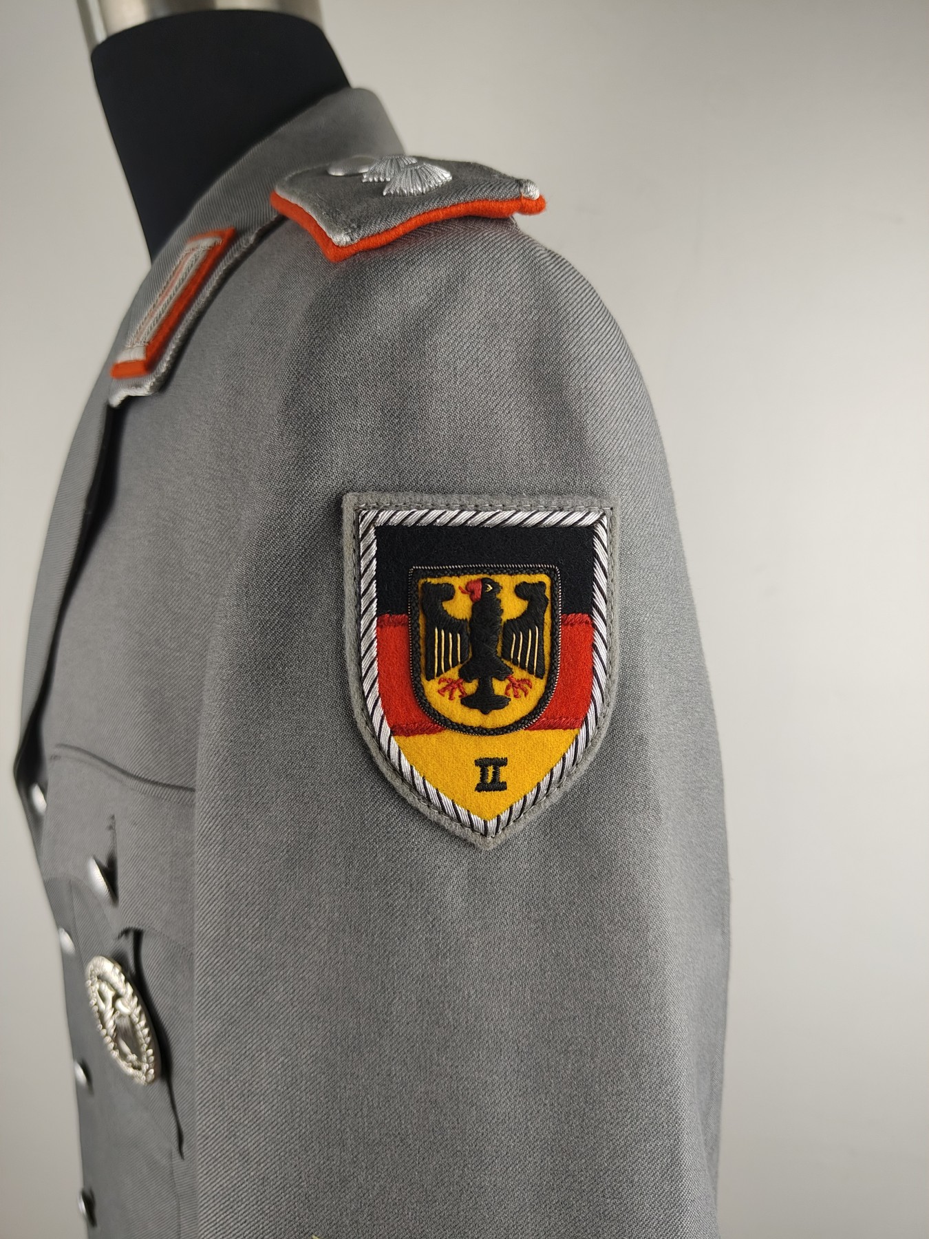 全场0元起拍 第148期 咸鱼国勋章拍卖专场 4月17日（周三）下午6：00开始 西德陆军宪兵尉官常服上衣 胸围 108 肩宽46 衣长84 袖长66