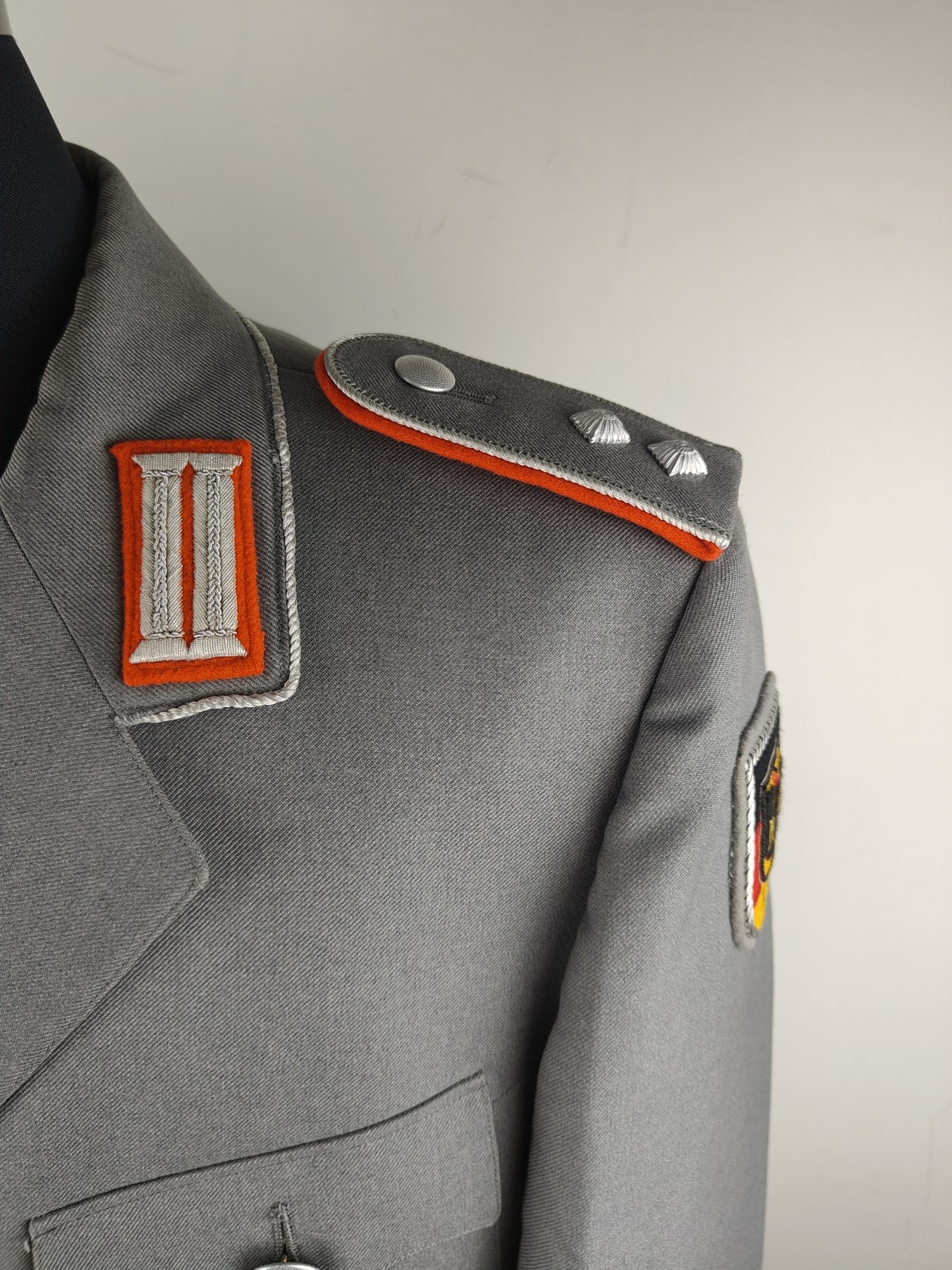 全场0元起拍 第148期 咸鱼国勋章拍卖专场 4月17日（周三）下午6：00开始 西德陆军宪兵尉官常服上衣 胸围 108 肩宽46 衣长84 袖长66