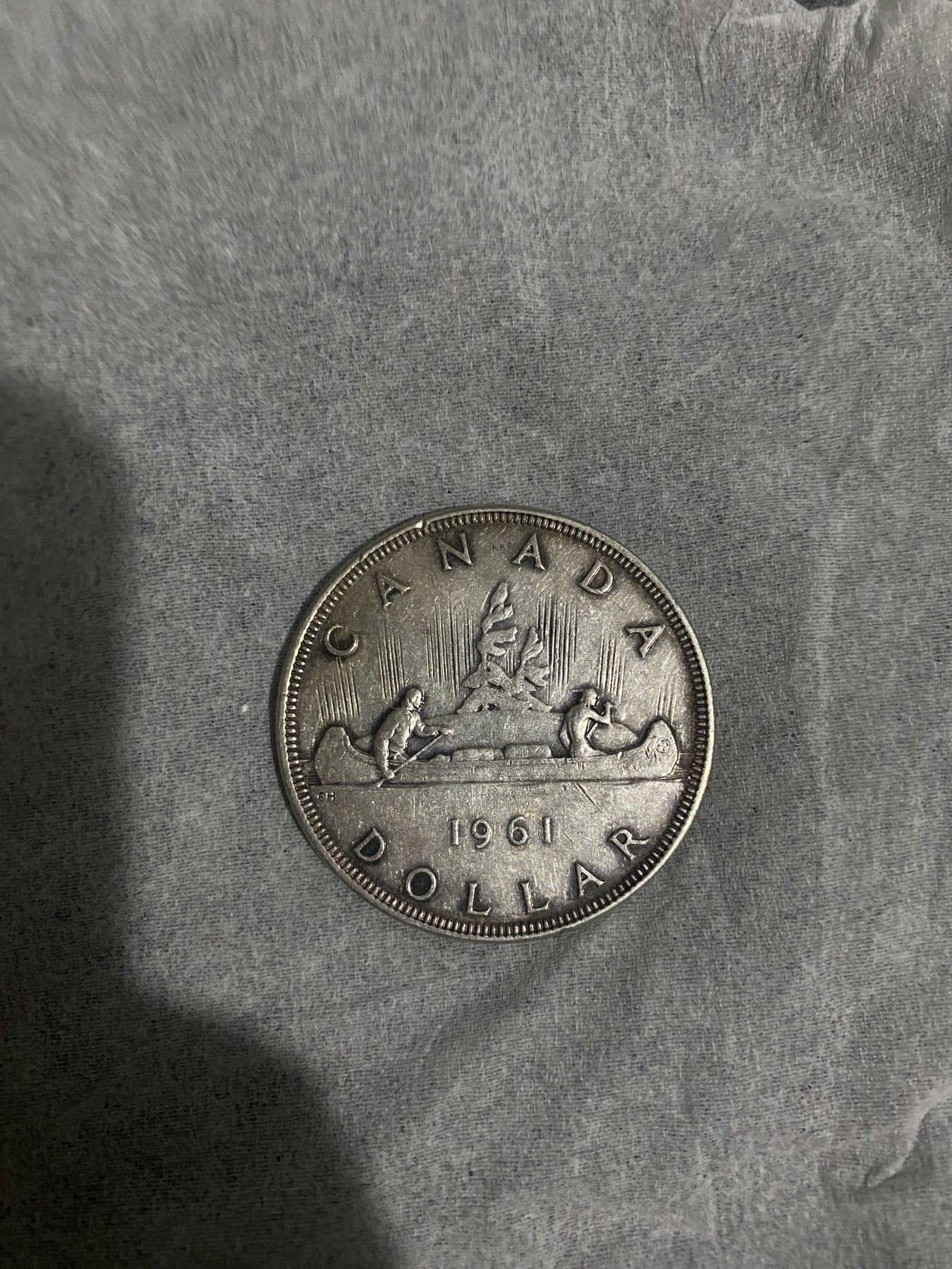 加拿大1961划船银币，伊丽莎白女王头像。正面人像有非常漂亮的黑色五彩包浆。