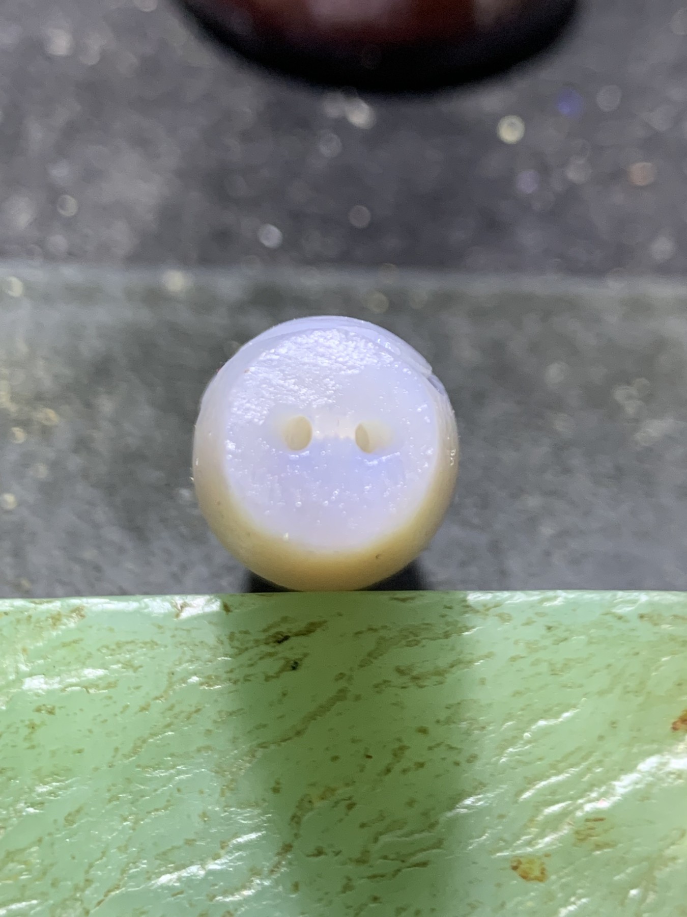 精美亚光巴西玛瑙手工俏色巧雕鲤鱼出水吊坠（把件）一个！