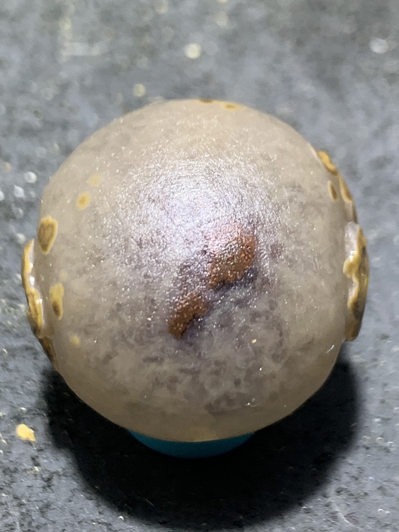 精美冰飘亚光糖心料战国红玛瑙手工俏色巧雕灵芝珠一个，