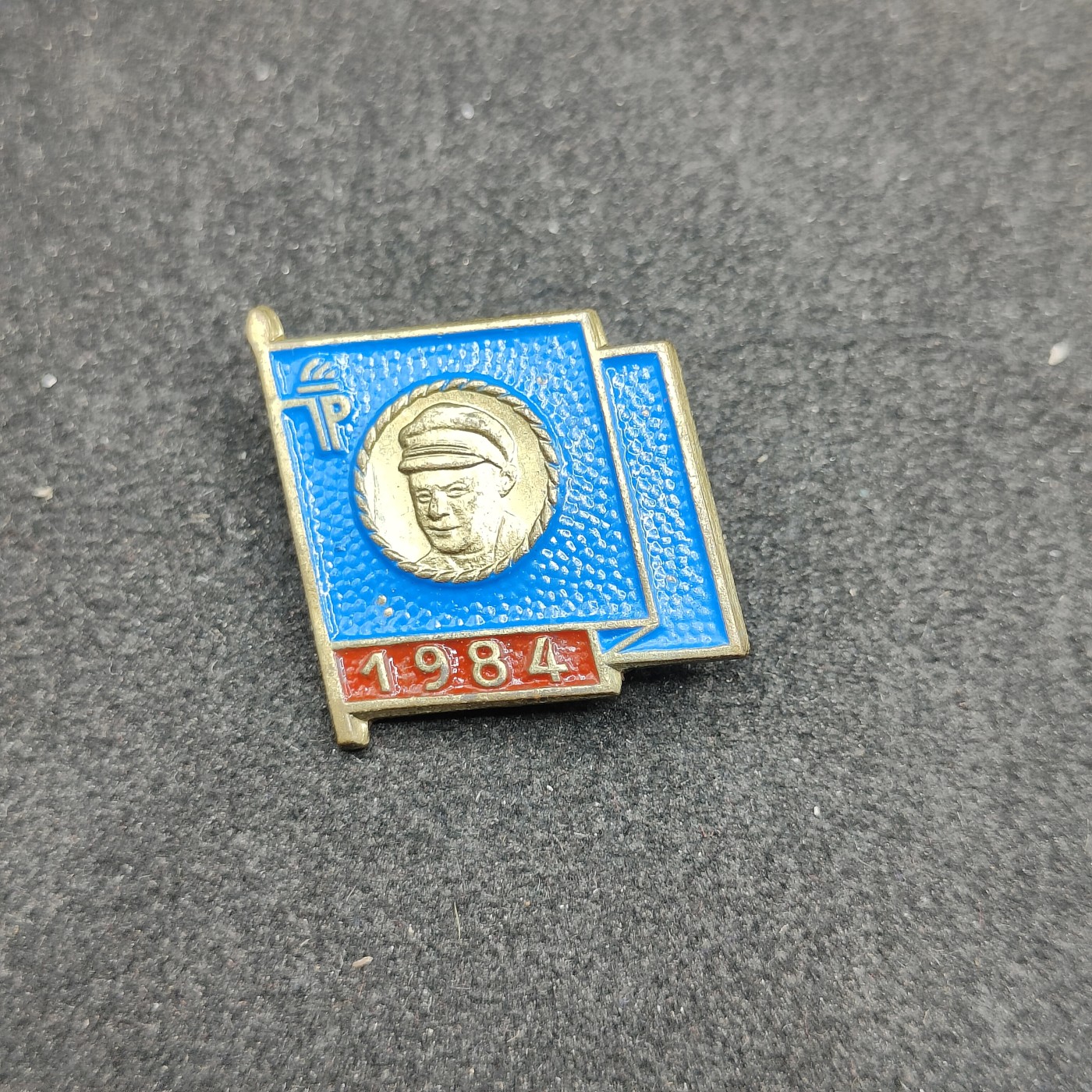 全场0元起拍 第148期 咸鱼国勋章拍卖专场 4月17日（周三）下午6：00开始 东德恩斯特台尔曼先锋队队徽