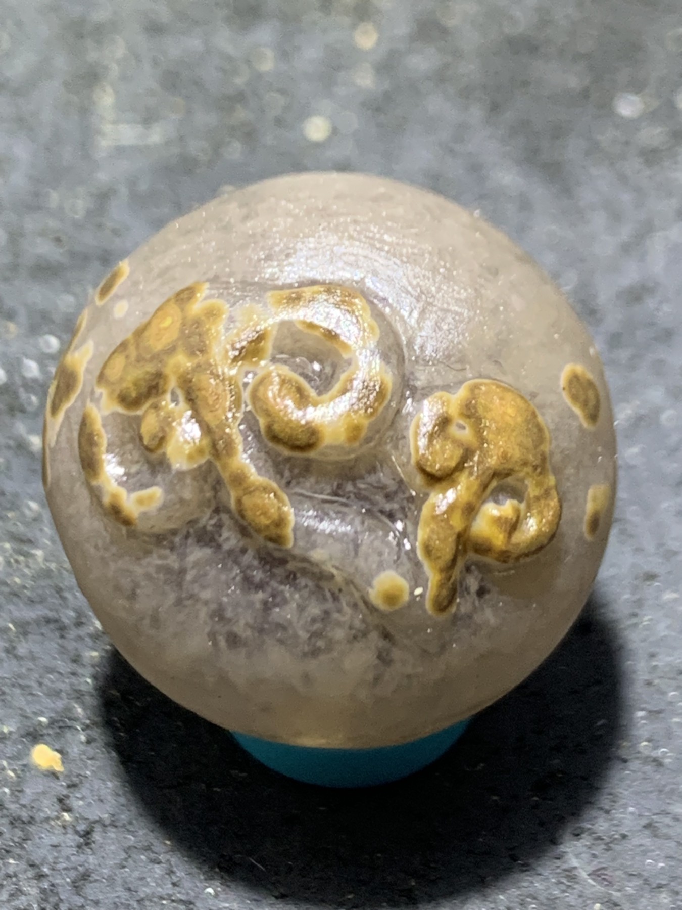 精美冰飘亚光糖心料战国红玛瑙手工俏色巧雕灵芝珠一个，