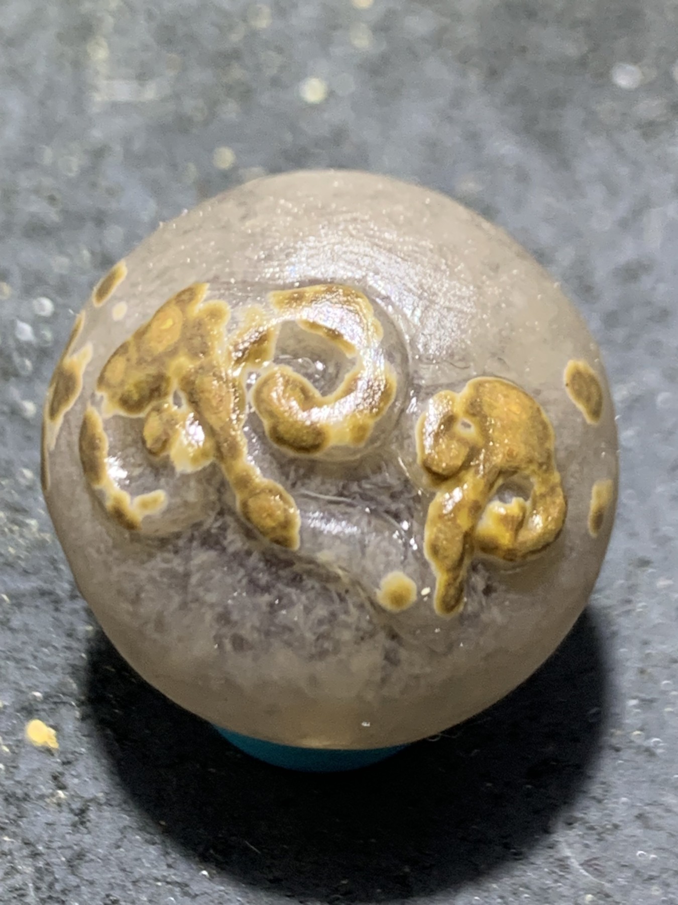 精美冰飘亚光糖心料战国红玛瑙手工俏色巧雕灵芝珠一个，