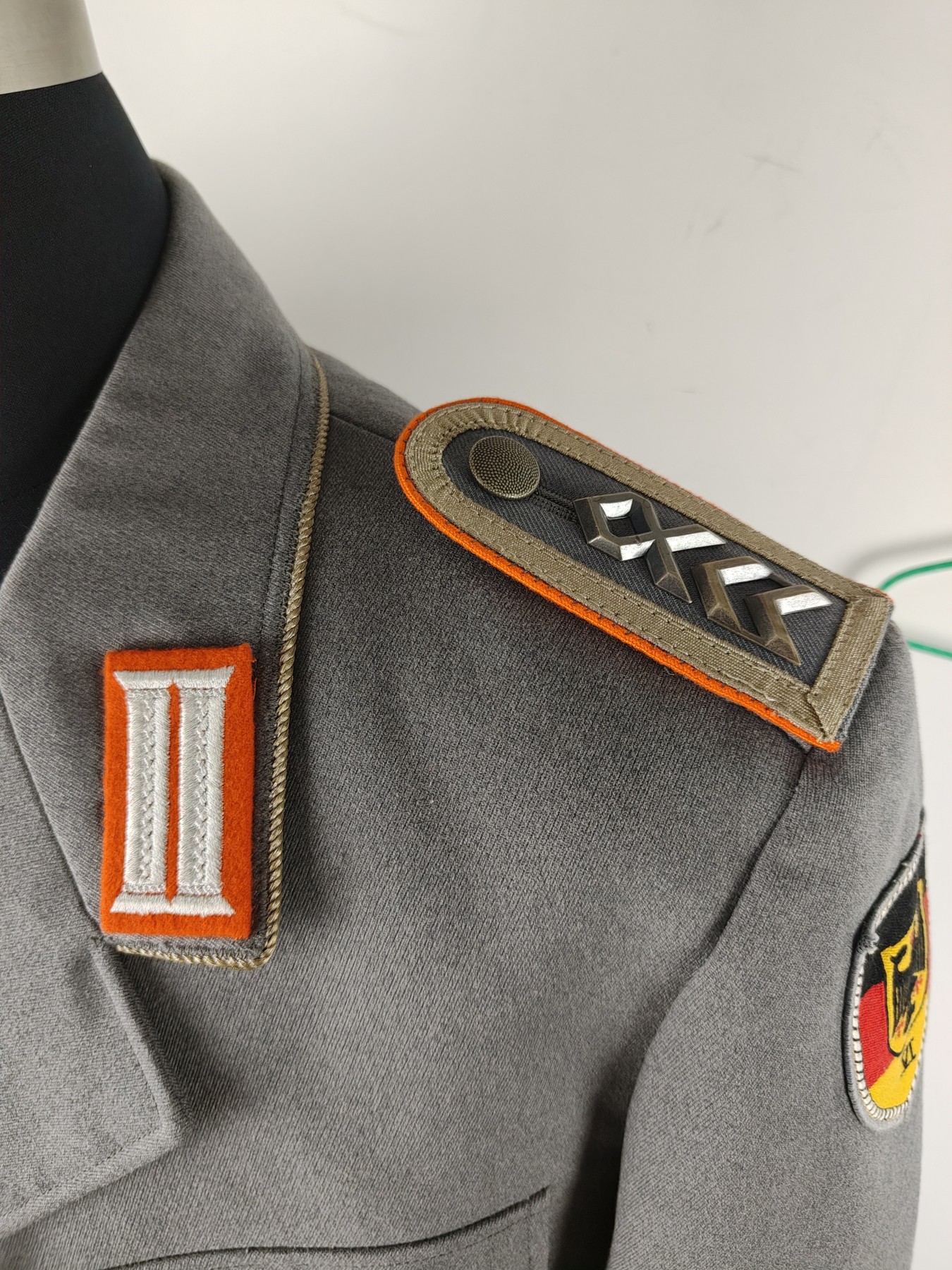 全场0元起拍 第148期 咸鱼国勋章拍卖专场 4月17日（周三）下午6：00开始 早期翻袖 西德宪兵士官常服上衣 胸围108 肩宽48 衣长72 袖长60