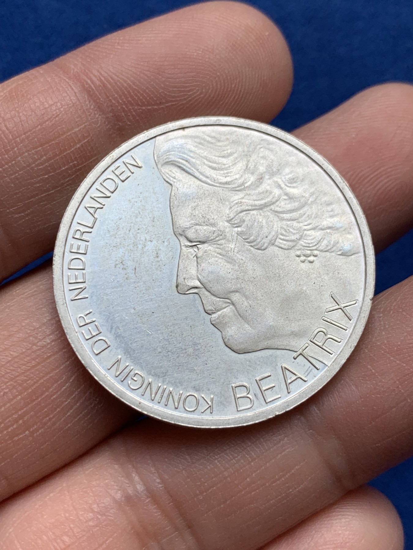 《竞宝斋》第259场-周日，周一 2场连拍 (全场包邮) 荷兰 1995年 国际海洋法鼻祖格劳秀斯逝世359周年10盾纪念银币 15克 800银 直径33MM