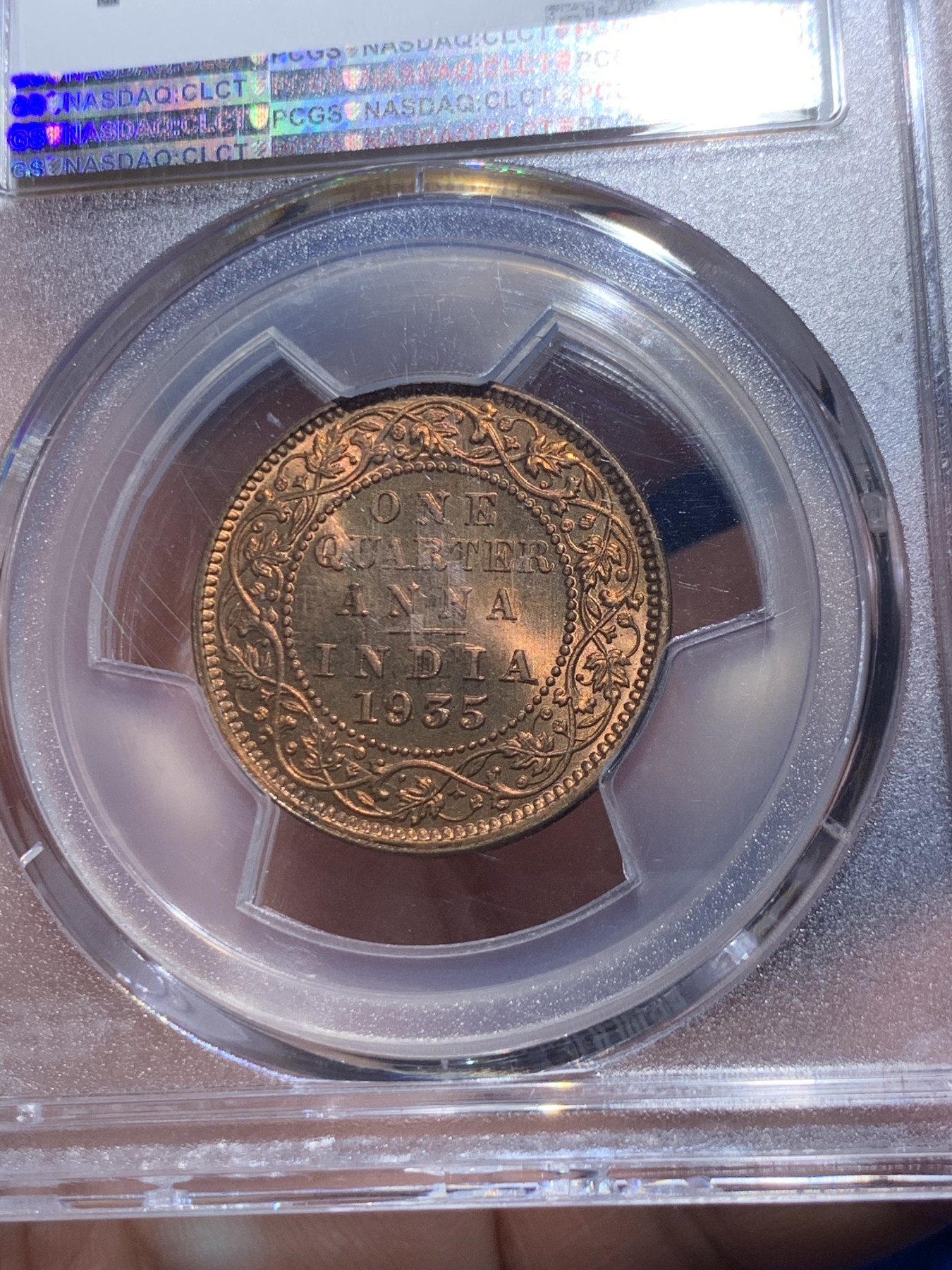 《竞宝斋》第259场-周日，周一 2场连拍 (全场包邮) PCGS MS65RD 英属印度1935年1/4安娜铜币，加尔各达厂，乔治五世印度皇帝版。此版RB多见，出RD的难度极高。炫目红铜光彩，难得近出厂状态！