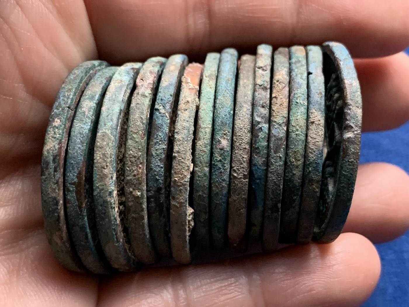 《竞宝斋》第259场-周日，周一 2场连拍 (全场包邮) 14枚一组 崇宁通宝 细节见图 直径普遍在35mm左右 总重量约158.5克