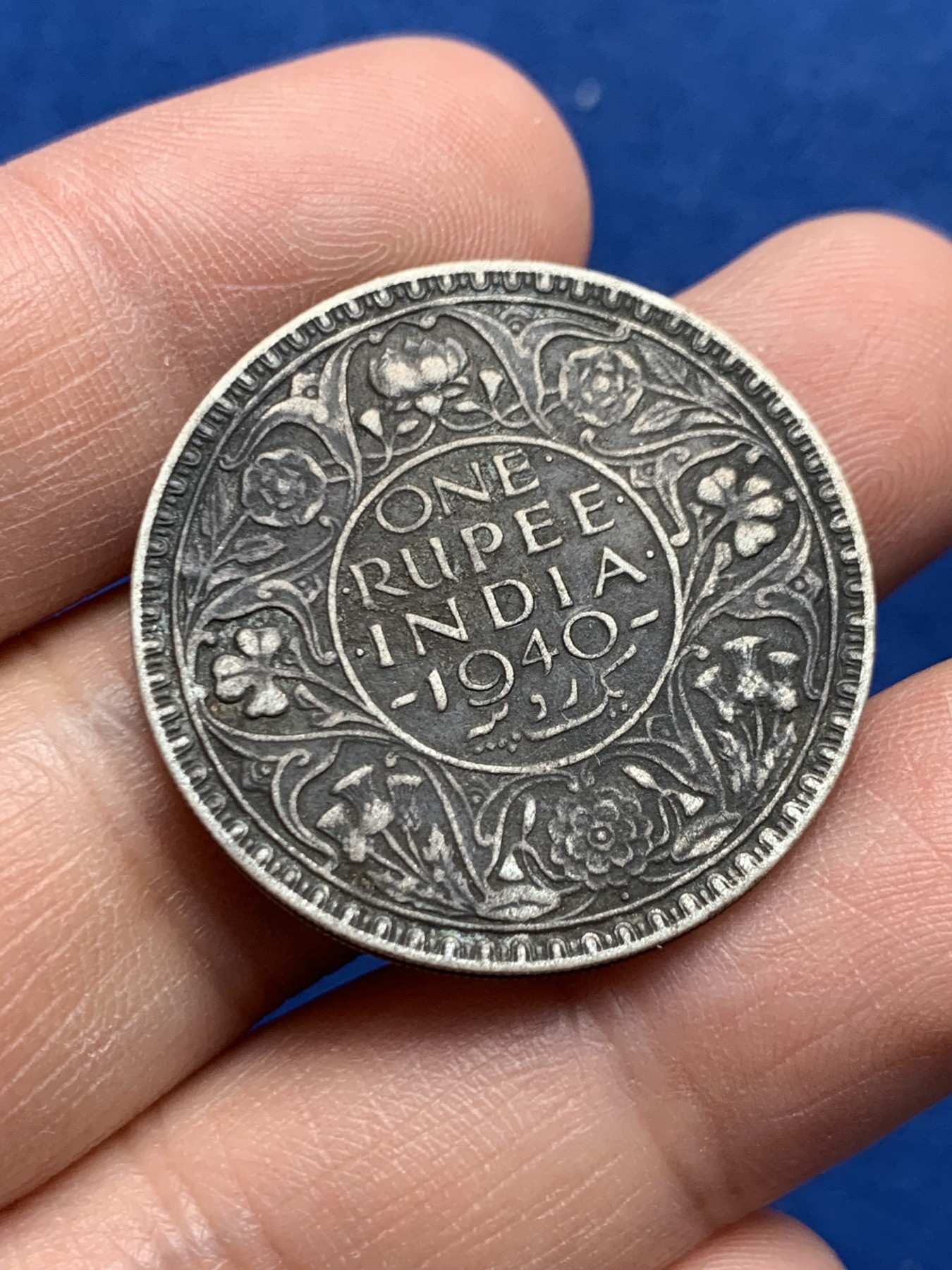 《竞宝斋》第259场-周日，周一 2场连拍 (全场包邮) 英属印度1940年乔治六世1卢比银币，黑色包浆，背面很漂亮