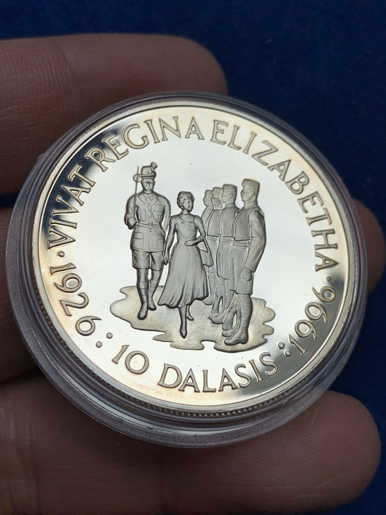 《竞宝斋》第259场-周日，周一 2场连拍 (全场包邮) 冈比亚1996年10达拉西精制大银币 925银 直径38.61mm 重量28.28g