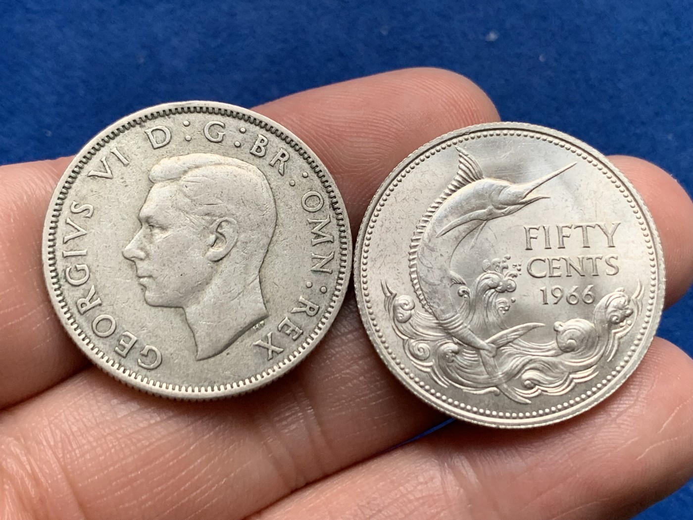 《竞宝斋》第259场-周日，周一 2场连拍 (全场包邮) 两枚一组 巴哈马1966年伊丽莎白二世剑鱼50分银币+英国1941年乔治六世2先令银币