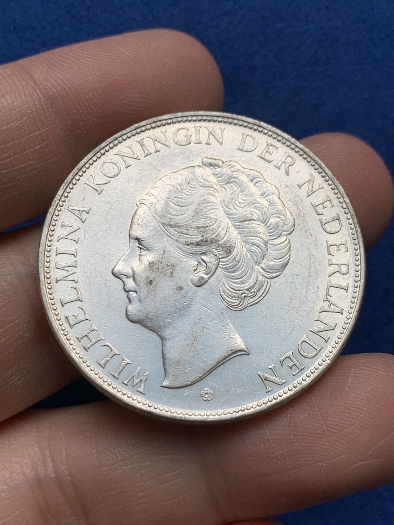 《竞宝斋》第259场-周日，周一 2场连拍 (全场包邮) 荷兰1937年威廉明娜2.5盾大银币