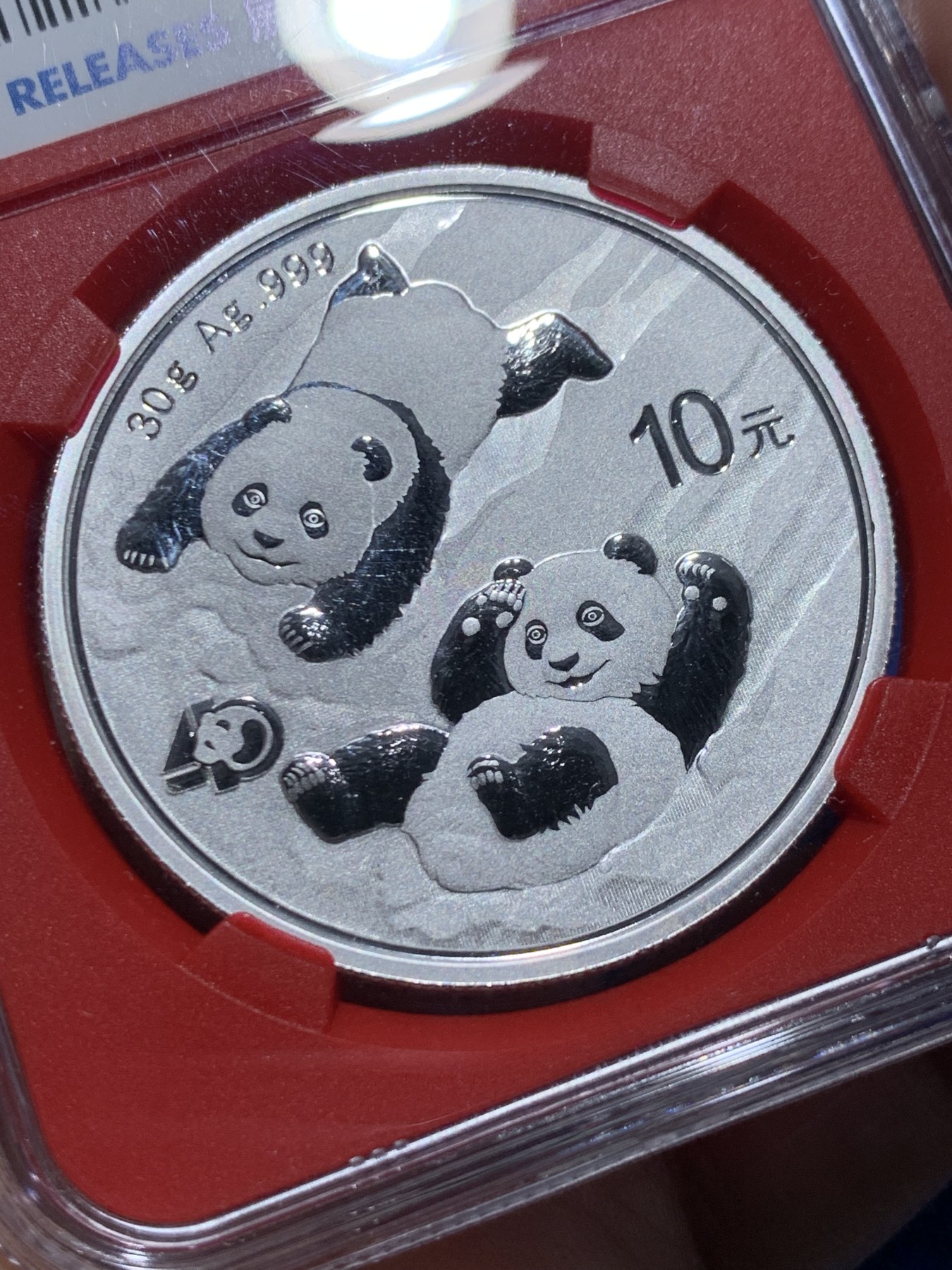 《竞宝斋》第259场-周日，周一 2场连拍 (全场包邮) NGC MS70 中国2022年熊猫金币发行40周年10元纪念银币，红盒带证书