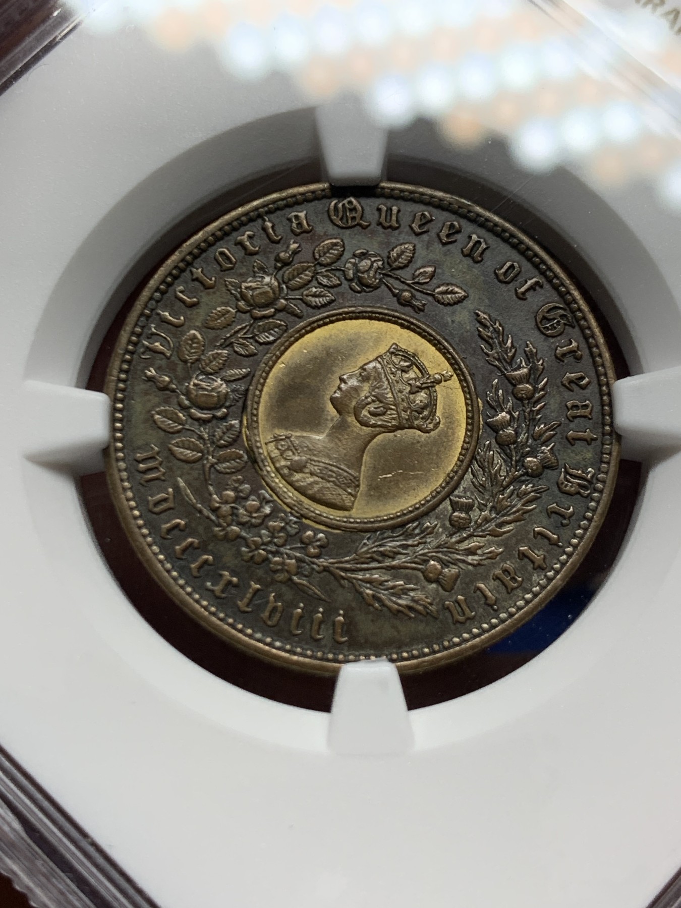 《竞宝斋》第259场-周日，周一 2场连拍 (全场包邮) NGC MS62 1848年英国维多利亚双色克朗 漂亮的巧克力色包浆 状态十分舒服