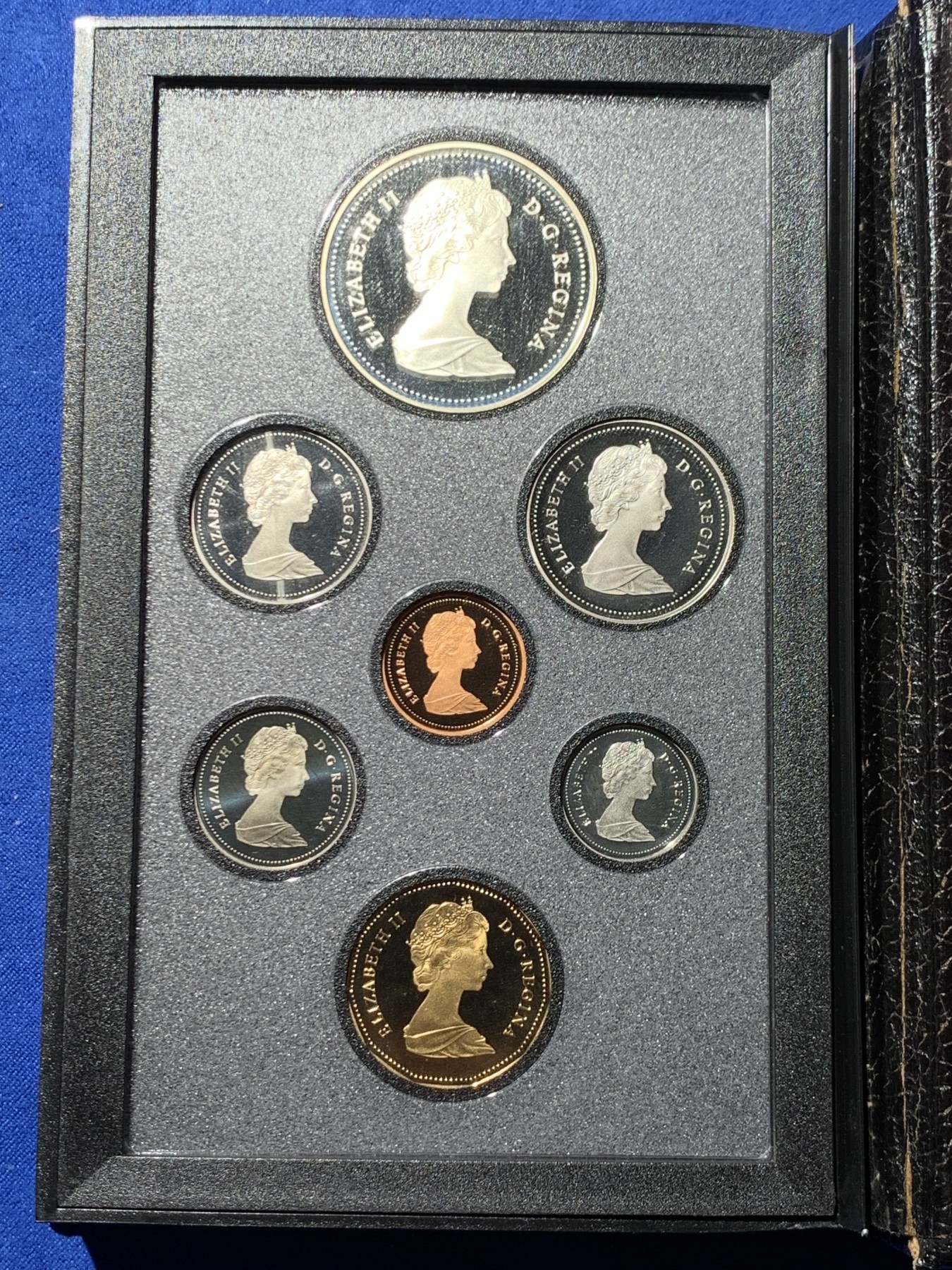 《竞宝斋》第259场-周日，周一 2场连拍 (全场包邮) 加拿大1989年精致套币 含大银币一枚 细节见图