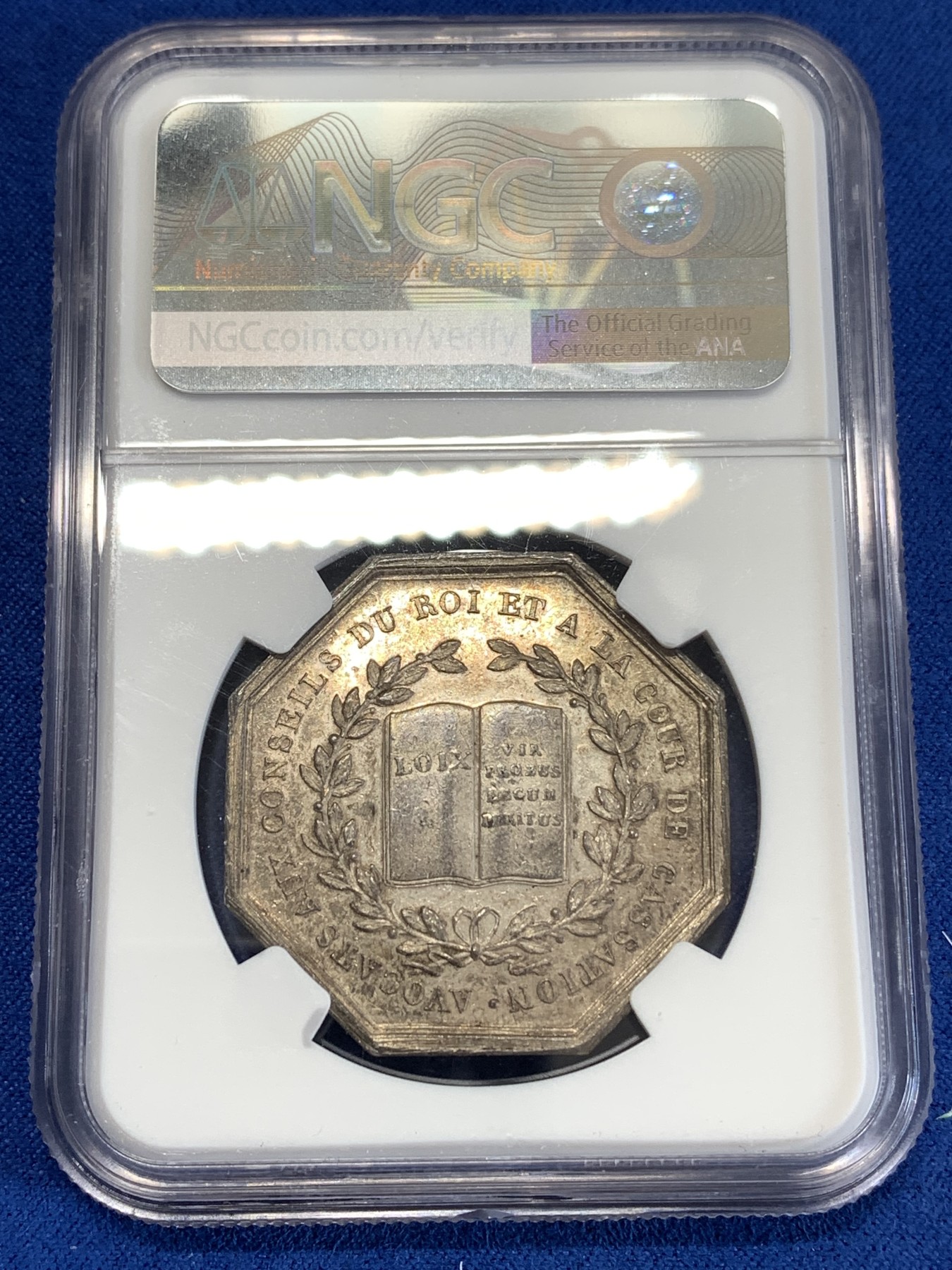 《竞宝斋》第259场-周日，周一 2场连拍 (全场包邮) NGC MS61 法国路易十八皇家理事会八角代币 非常好的包浆和状态